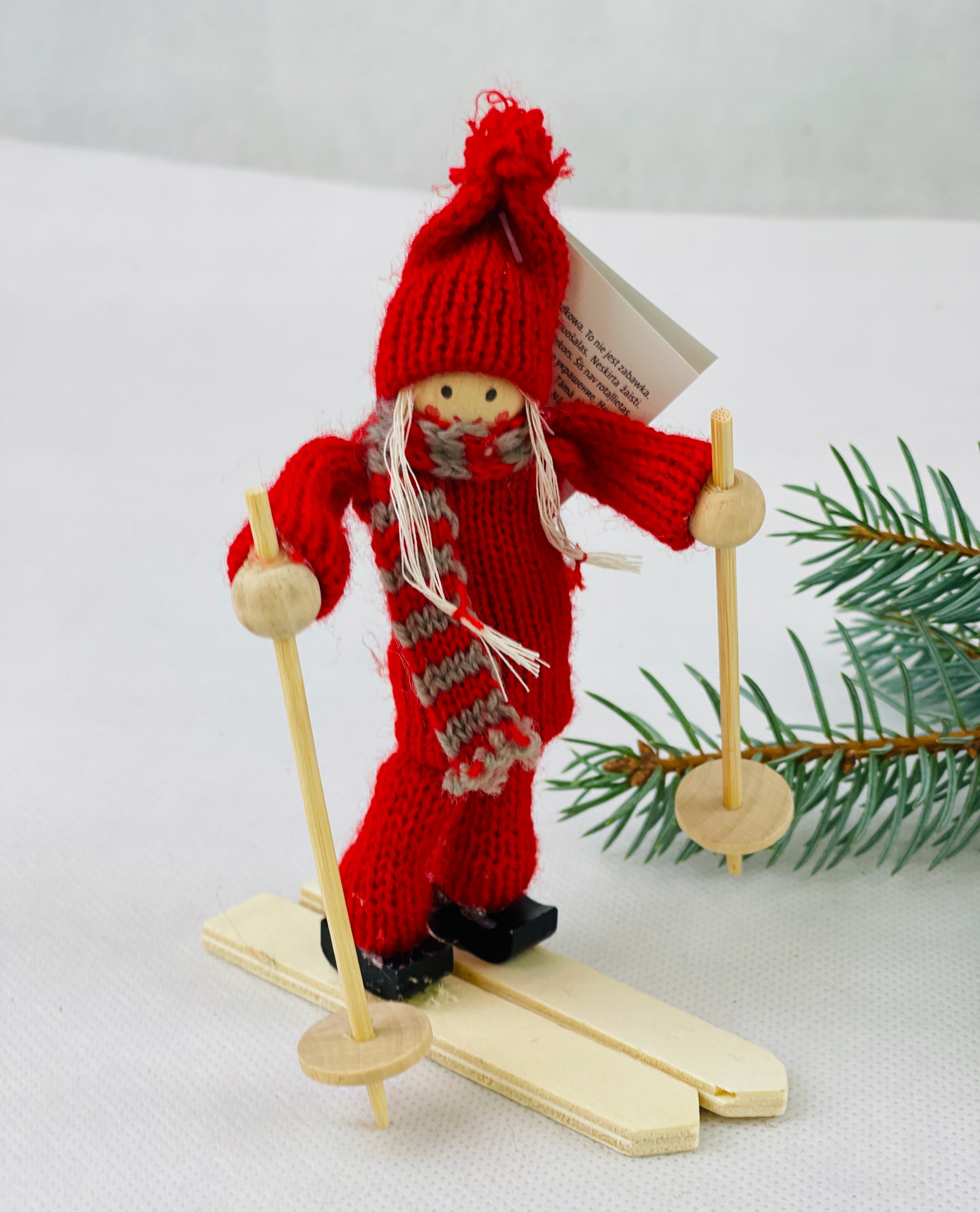 DREWNIANA, FIGURKA NA NARTACH - DZIEWCZYNKA Marka Flying Tiger