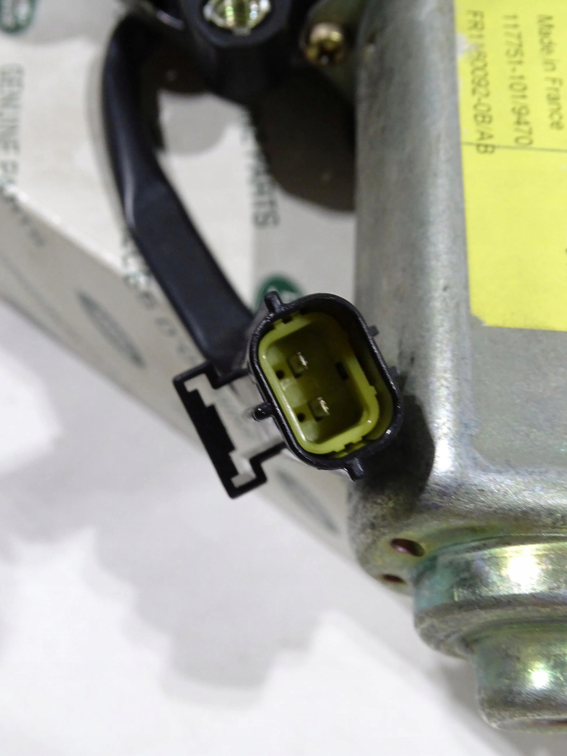 Silniczek szyby RH DISCOVERY 1 2 RANGE ROVER za 649.00PLN z