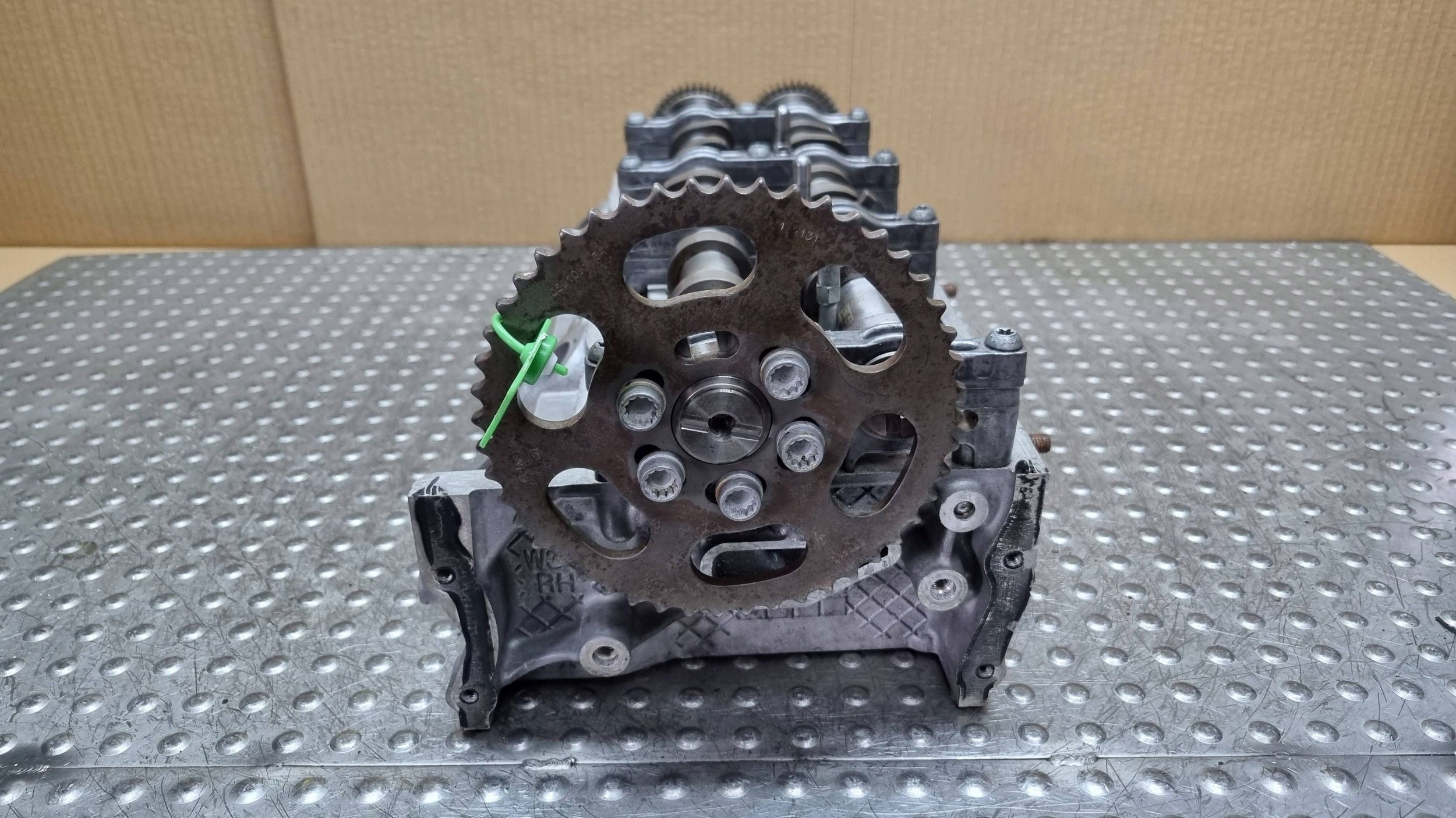hlava vačky pravá 059354DS 0594AP TOUAREG AUDI A8 D4 A6 C7 Q5 Q7 3.0TDI