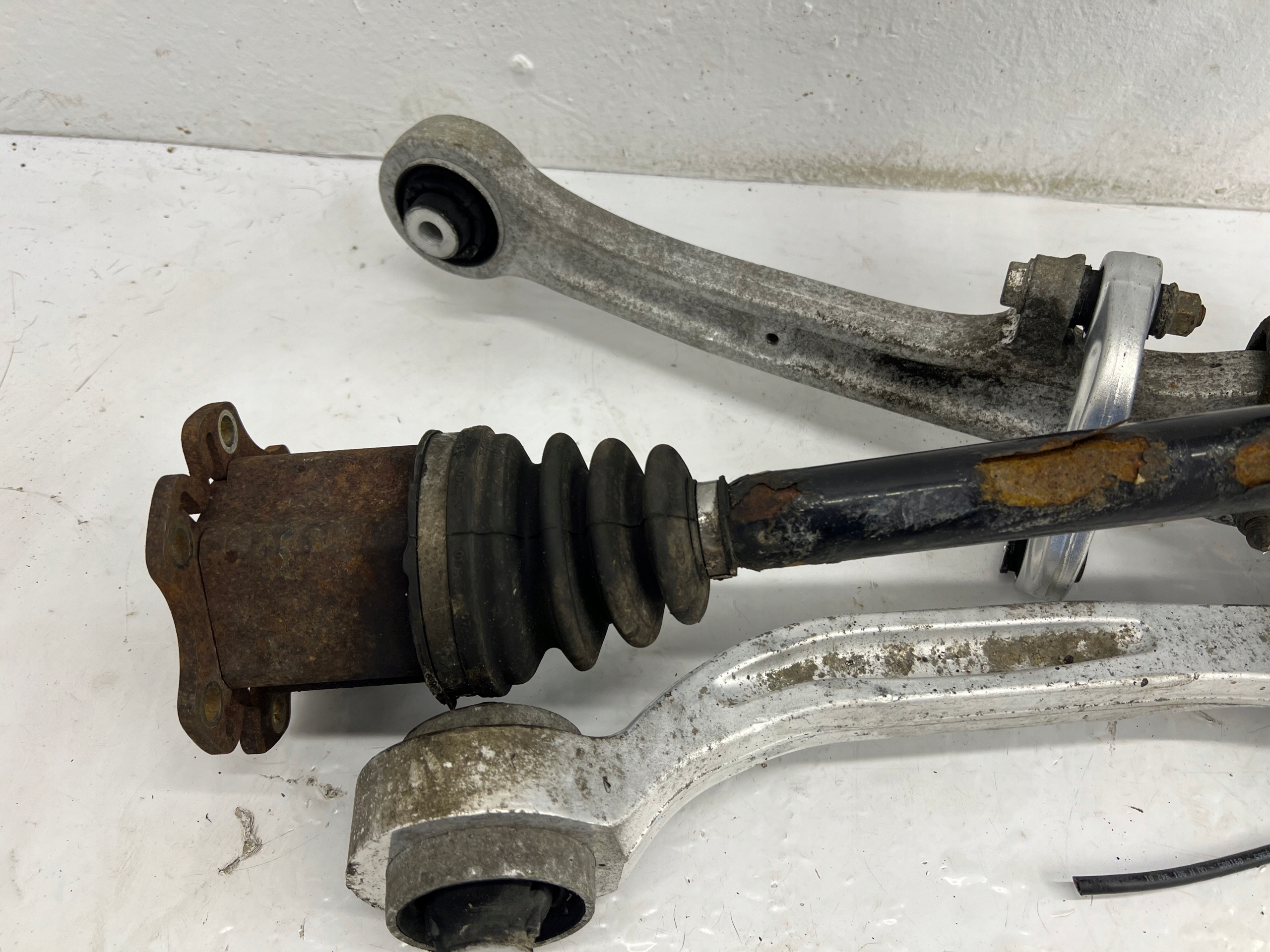 AUDI A6 C6 LIFT swing front front right MCPERSON semi-axis 4F0258