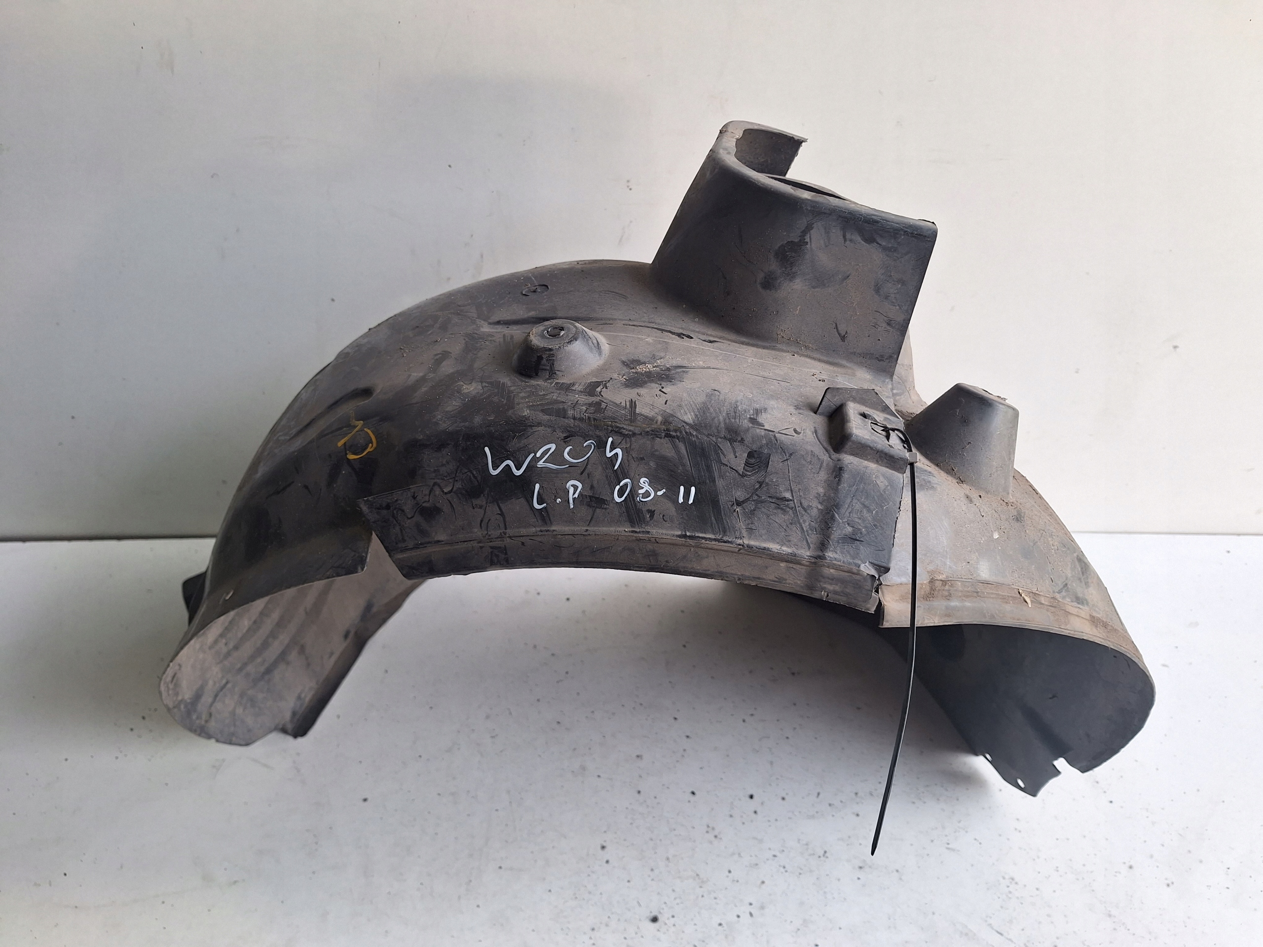 MERCEDES C-KLASA W204 08-11 mudguard front left