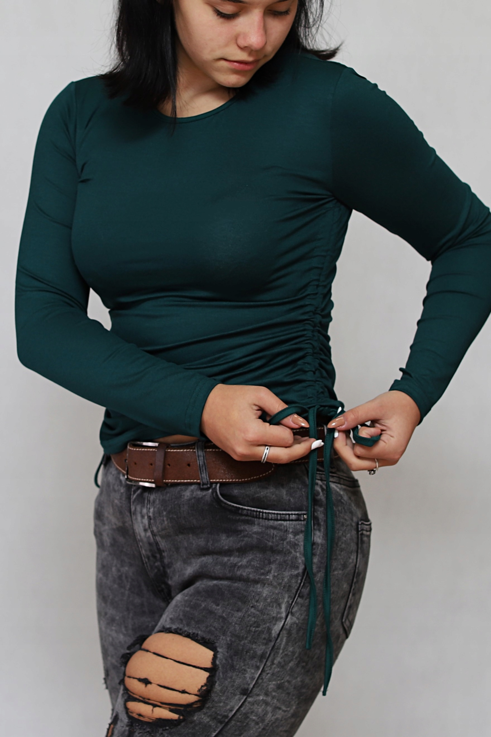 BLUZKA DAMSKA MARSZCZENIA ŚCIĄGANA PO BOKACH TROKI Dekolt okrągły