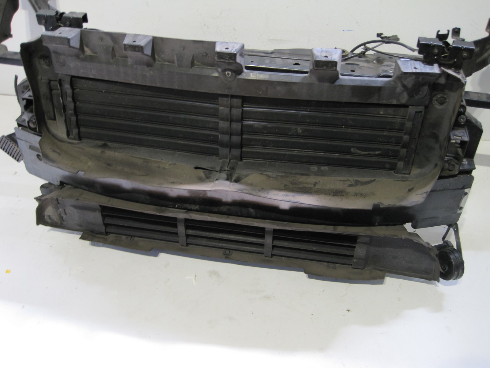 Pas przedni chłodnice VOLVO XC40 II 2,0D 21R