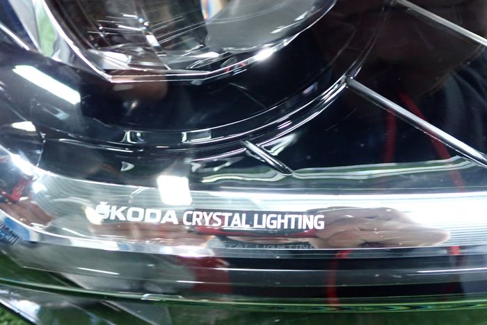 SKODA SUPERB III CRYSTAL LIGHTING LIFT 19- reflektor right light right