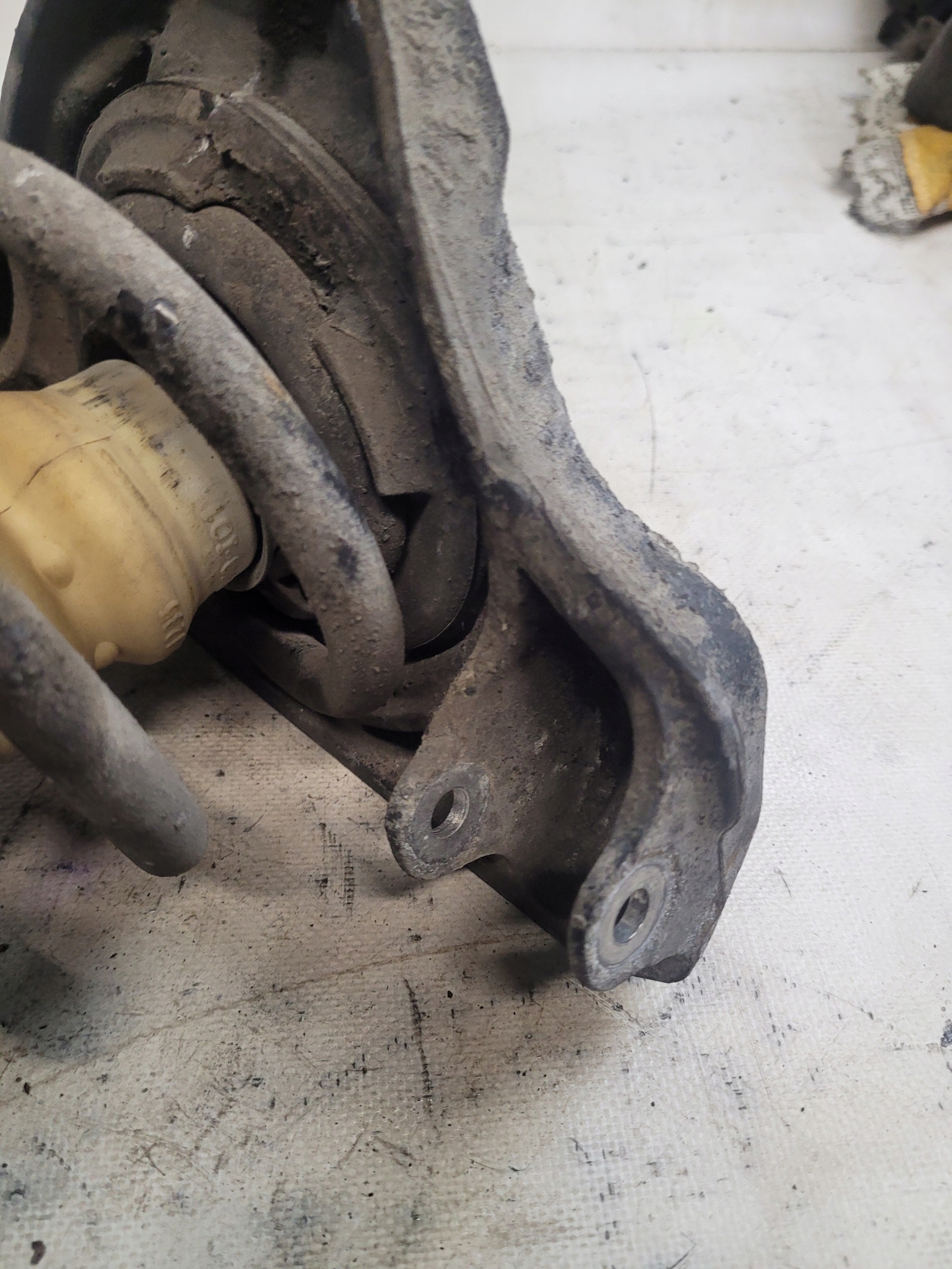 shock absorber left front AUDI A4 B7 AVANT 1.6B