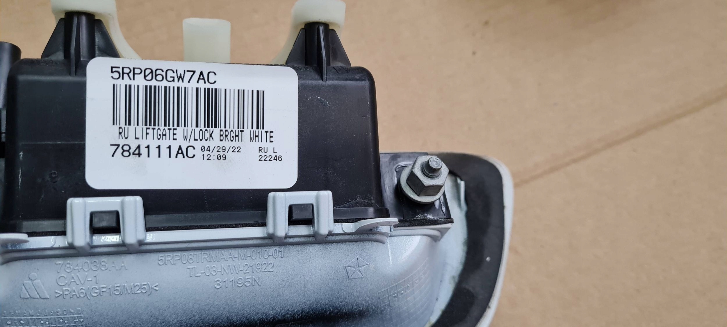 Chrysler Pacifica 2022 handle MIKROSTYK bonnet boot PW7 68160779AB