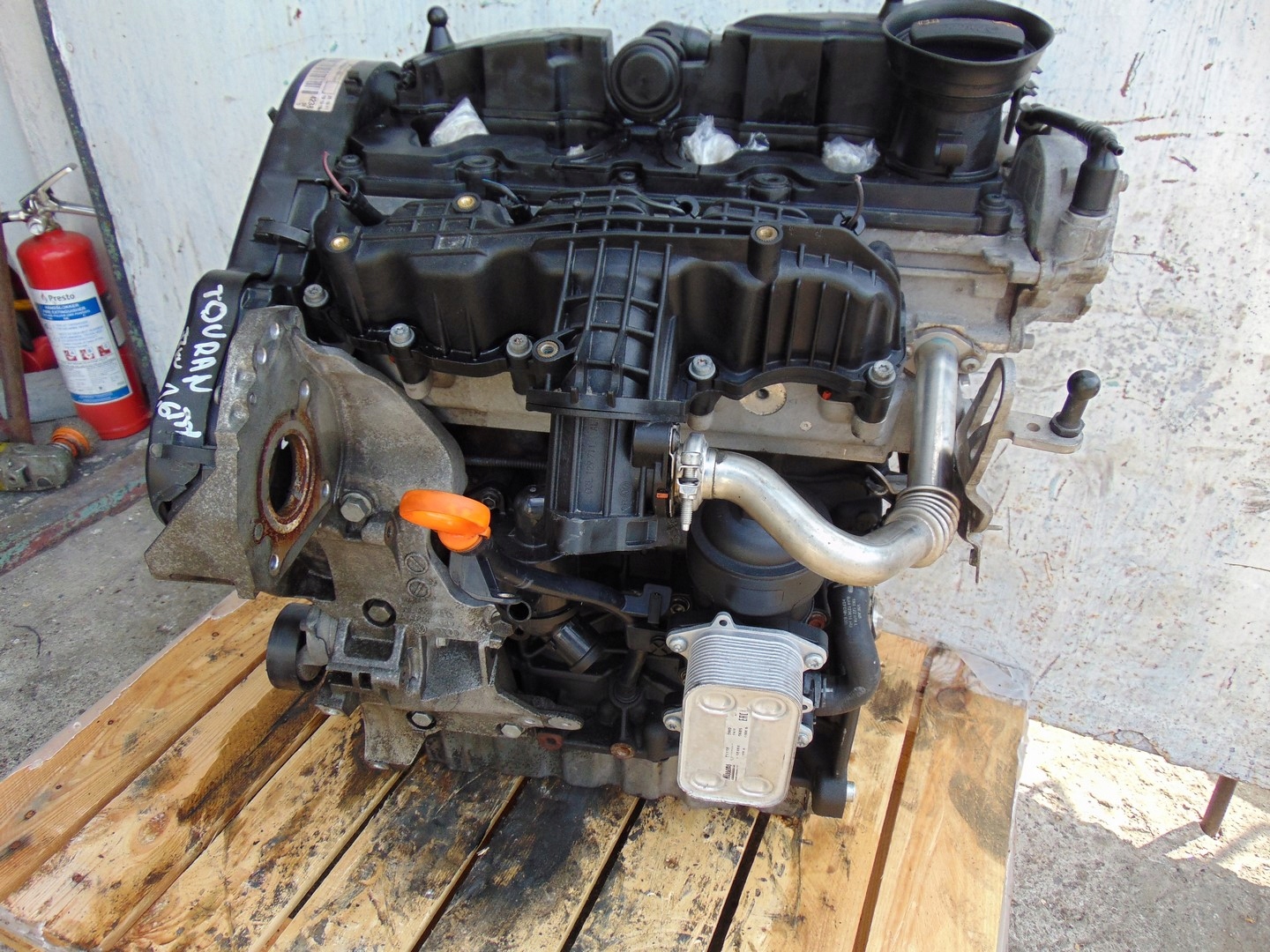 двигатель без навесного vw TOURAN 2010-2015 и другие 1.6 tdi 169 тыс. км.