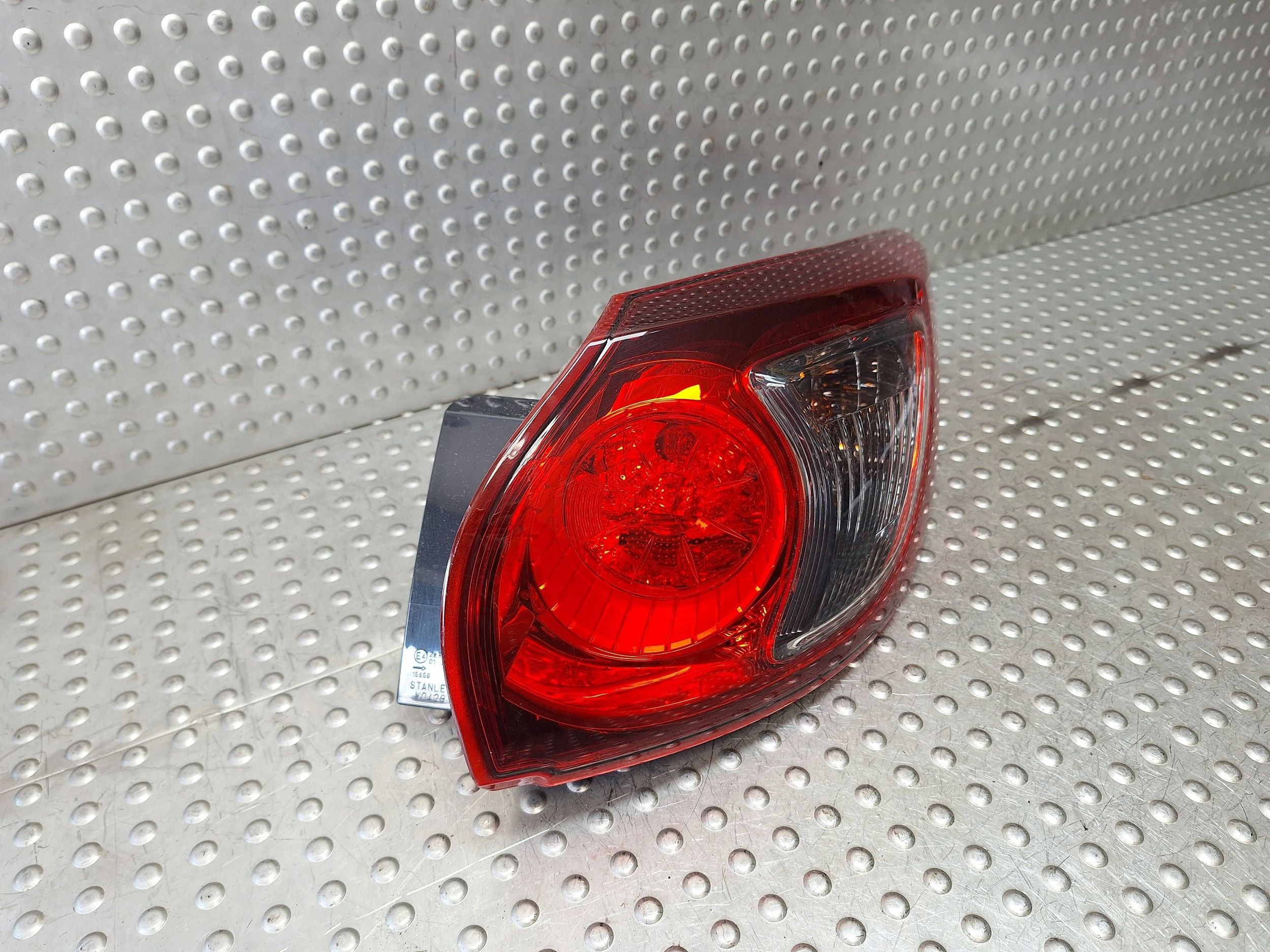 light rear part right MAZDA CX5 and 12-14 STANLEY W0429