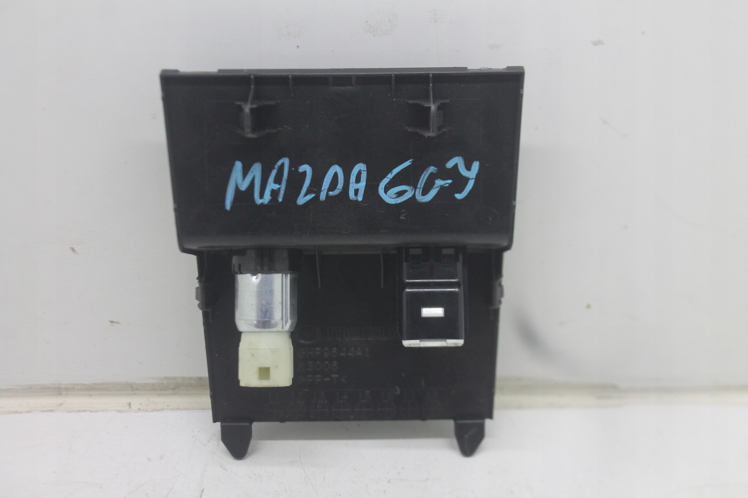 adapter 12V USB AUX GHP9644A1 MAZDA 6 GJ 12-24