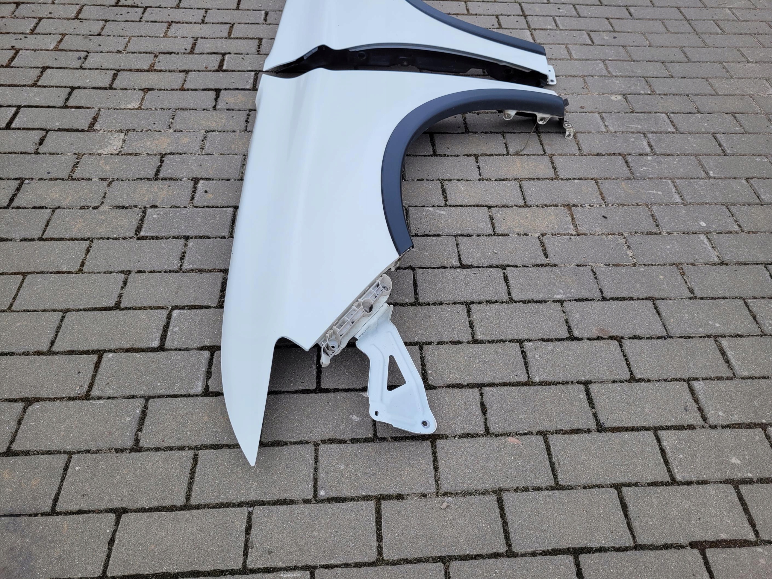 fender front front left MITSUBISHI OUTLANDER 3 III W37
