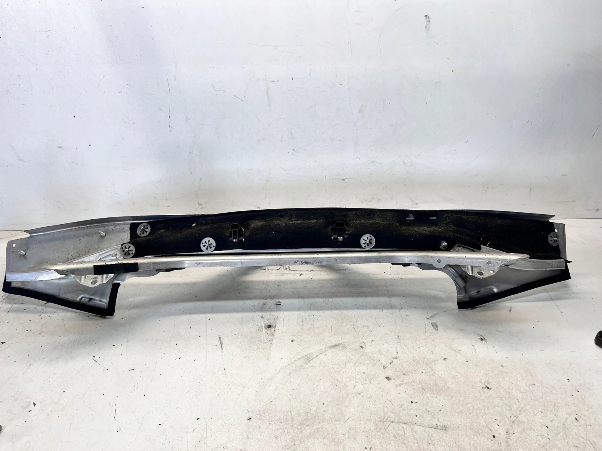 podpěra příčka AUDI Q7 4M 4M0805645B 4M0806391C