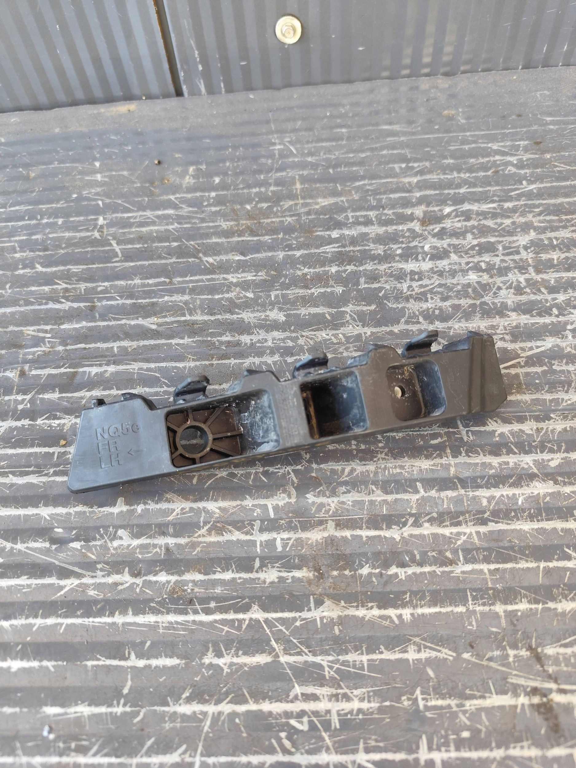 KIA SPORTAGE V support holder of a bumper front left 86551R2000