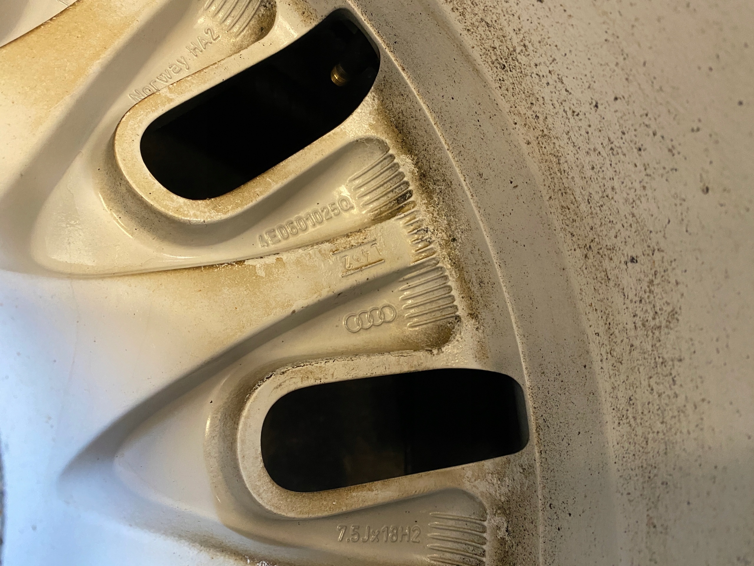 disc 18 Audi 4E0601025Q originál stan bdb.