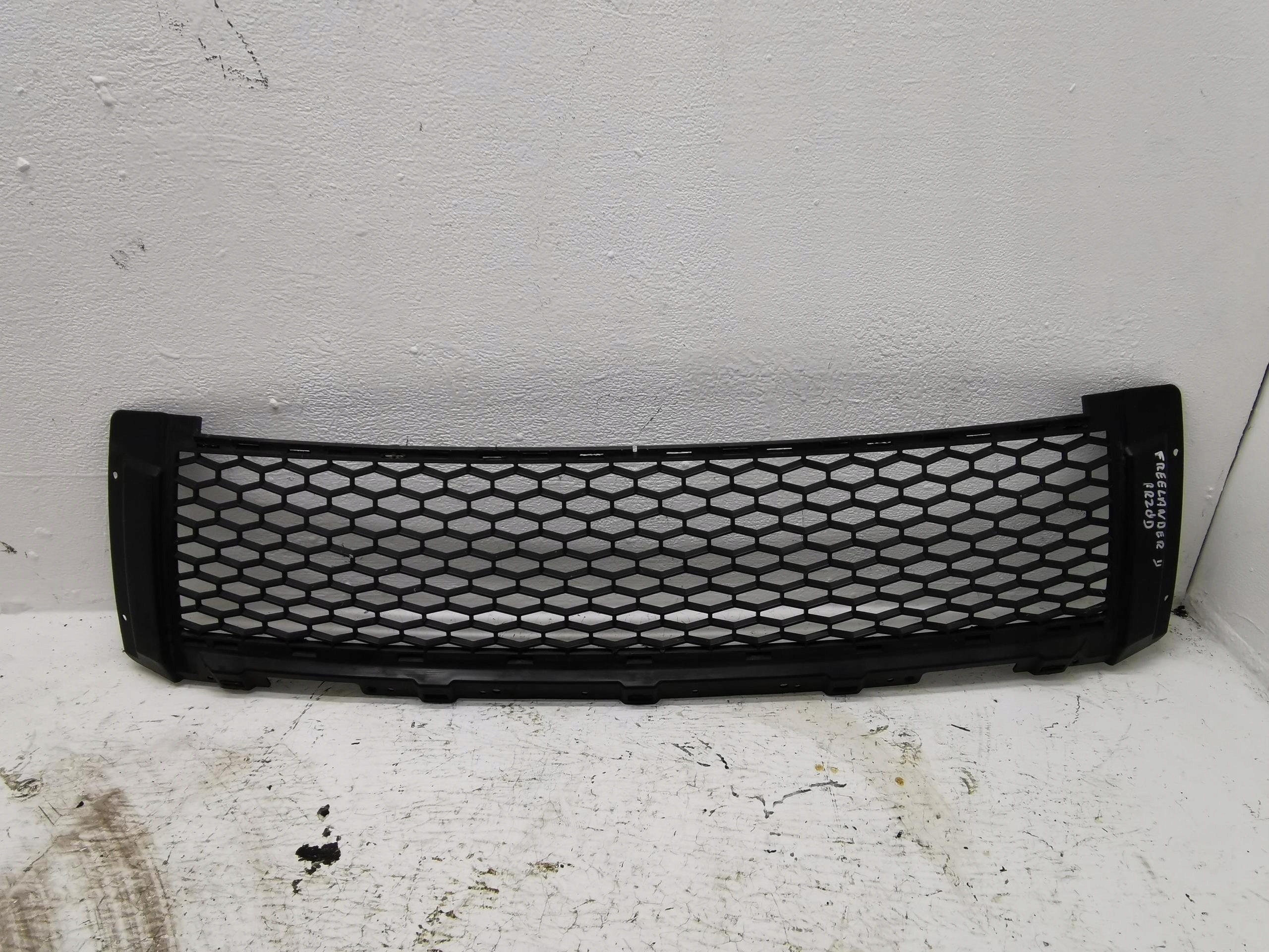 grid of a bumper front LAND ROVER FREELANDER II