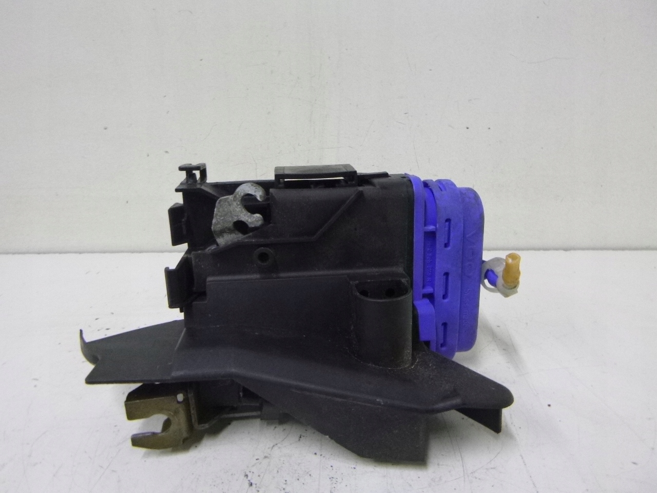 lock door rear part right Audi A4 B5 98r.
