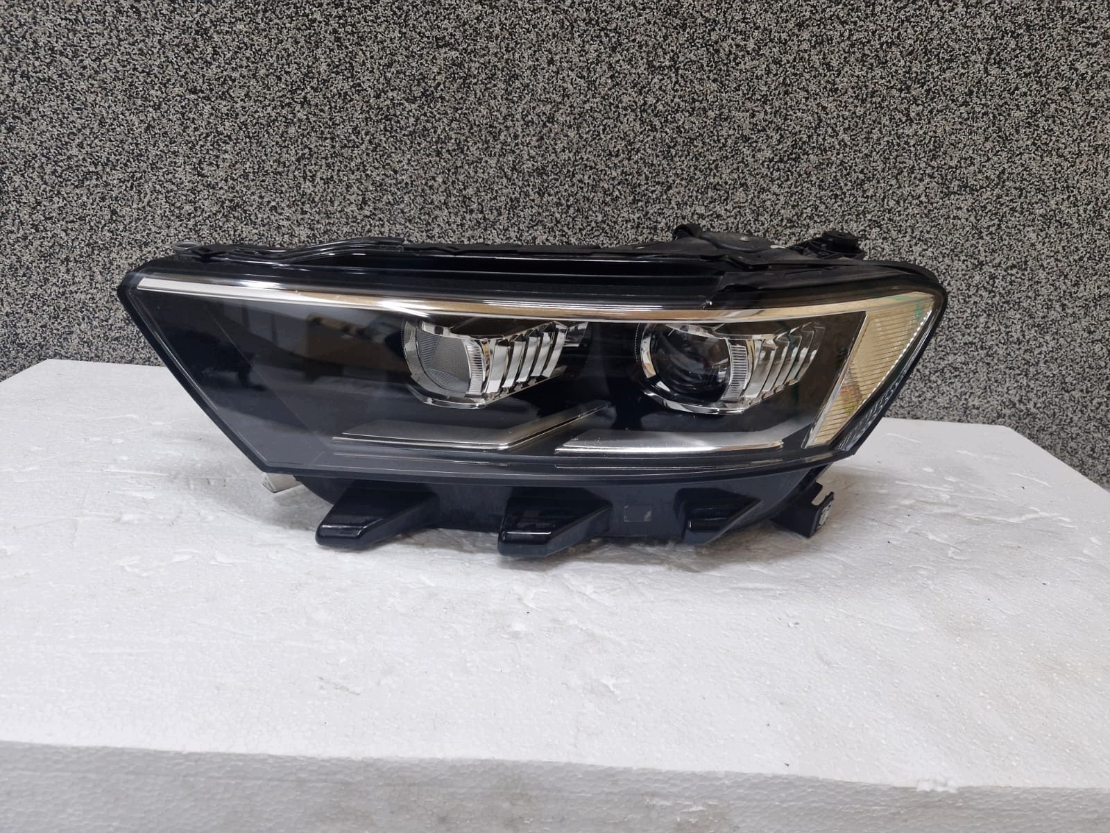 light left VW T-Roc FULL LED