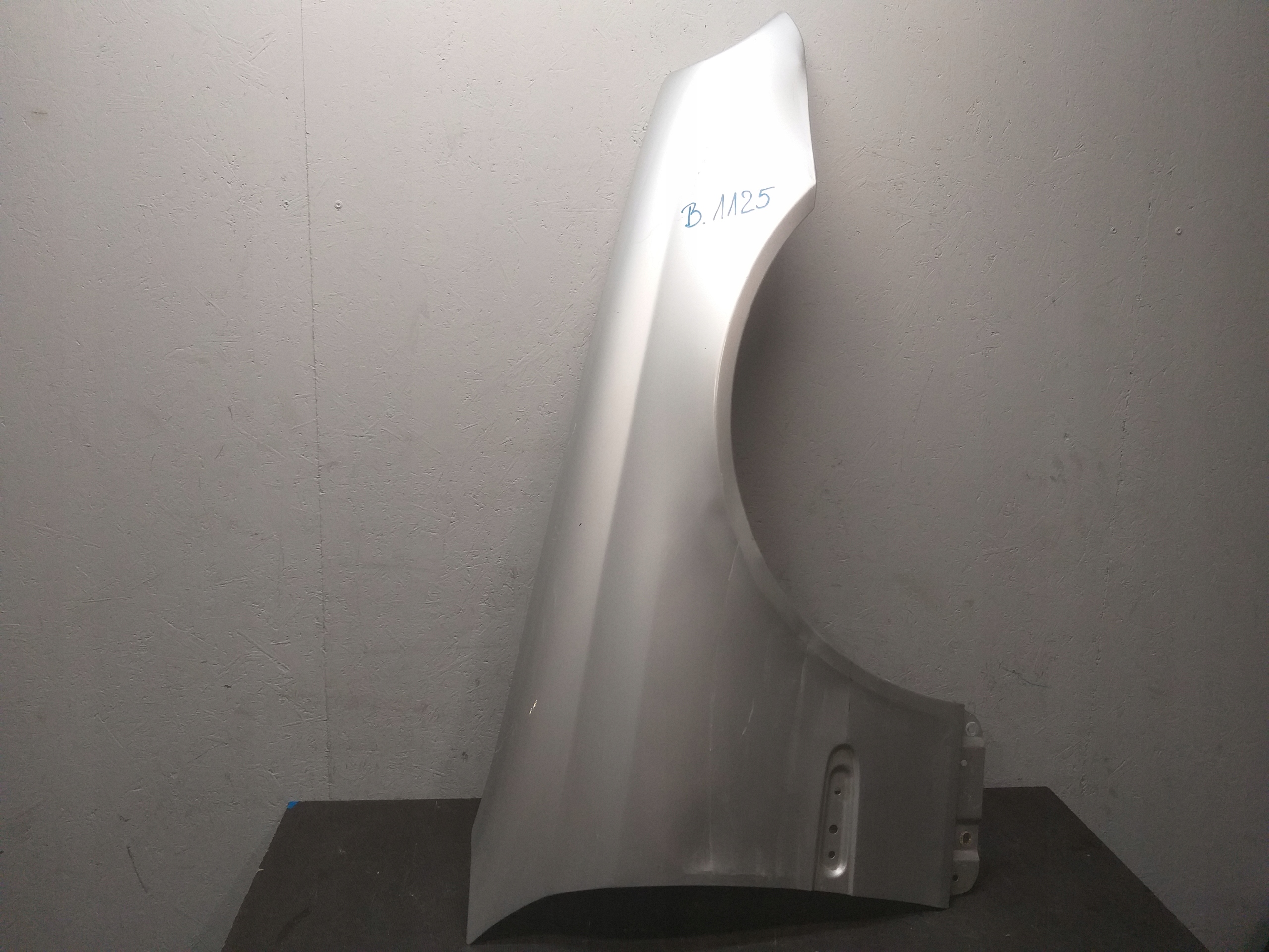 FENDER FRONT RIGHT MERCEDES CLK W209