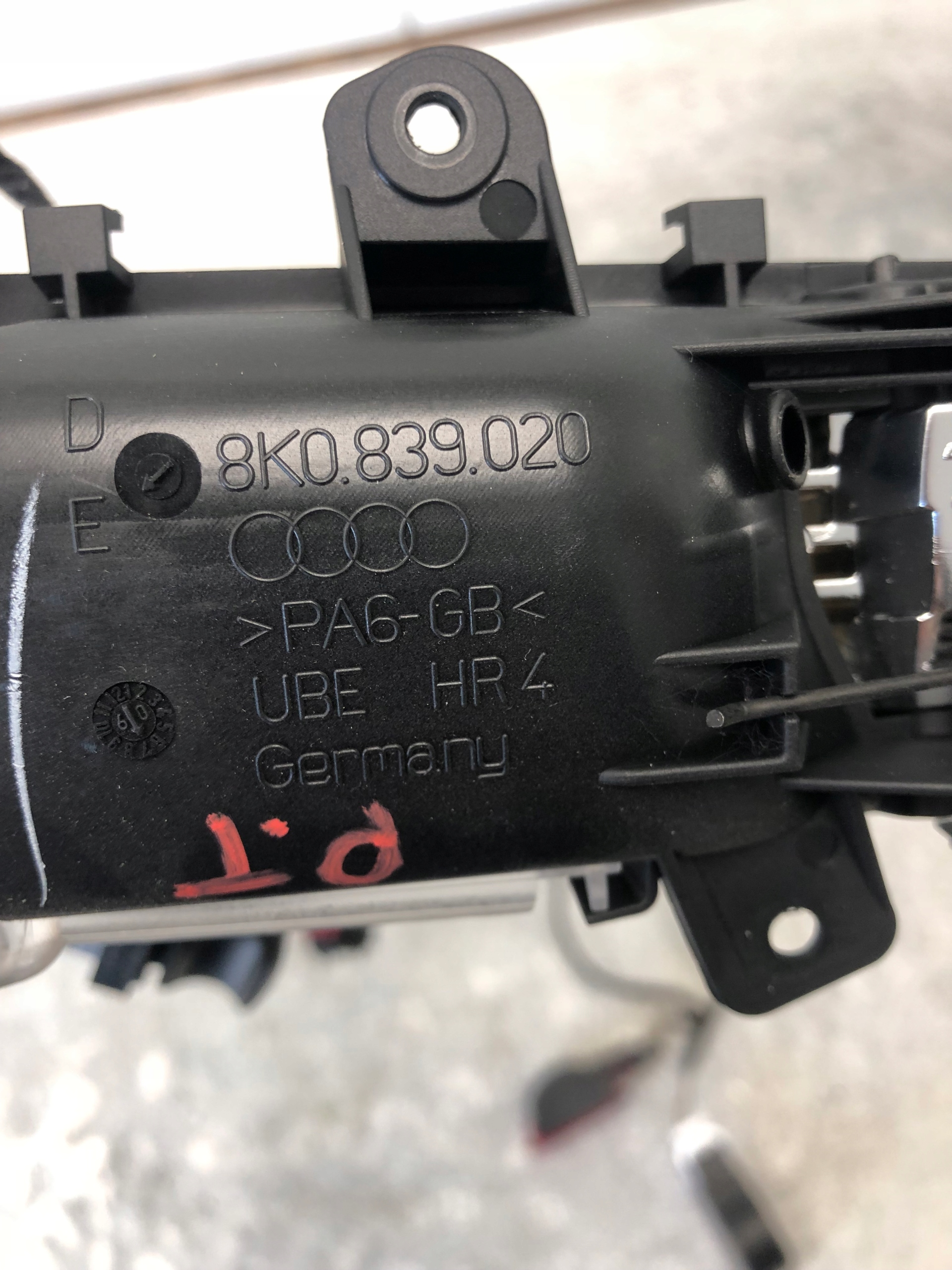 handle button right rear part AUDI A4 B8 8K0836020