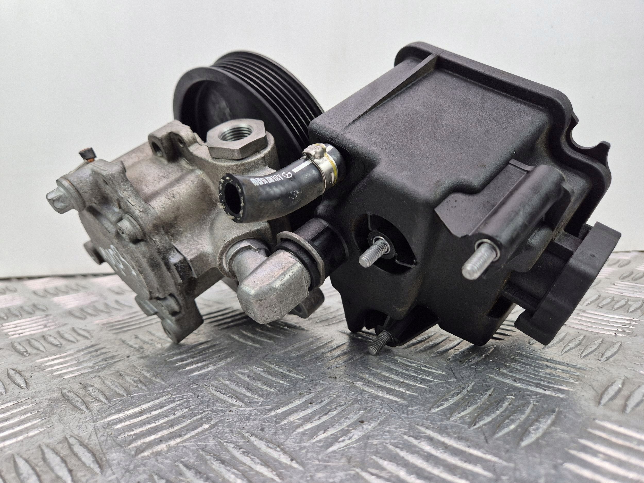 Mercedes E350 W211 pompe direction assistée M272.964 0054662001
