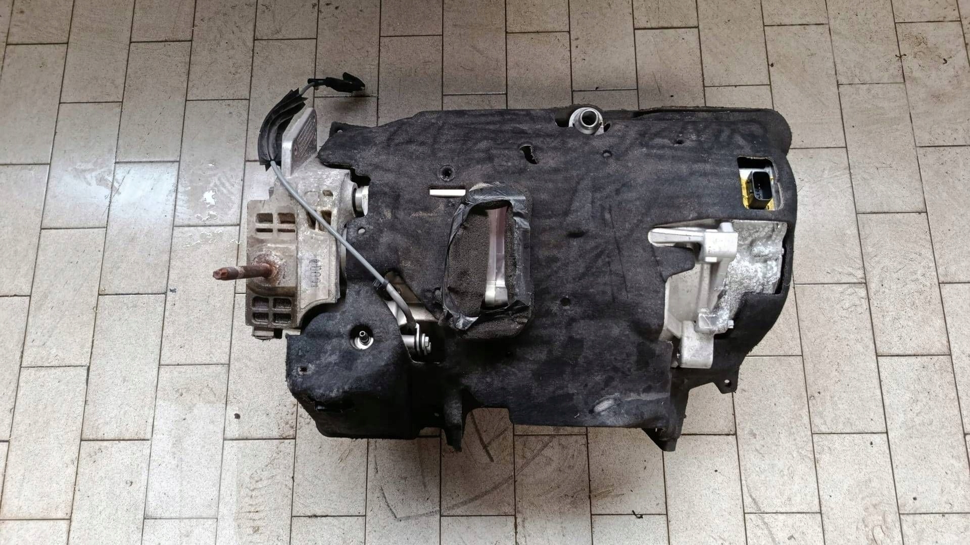 engine electrical EV front Jaguar and-Pace J9D375762AM