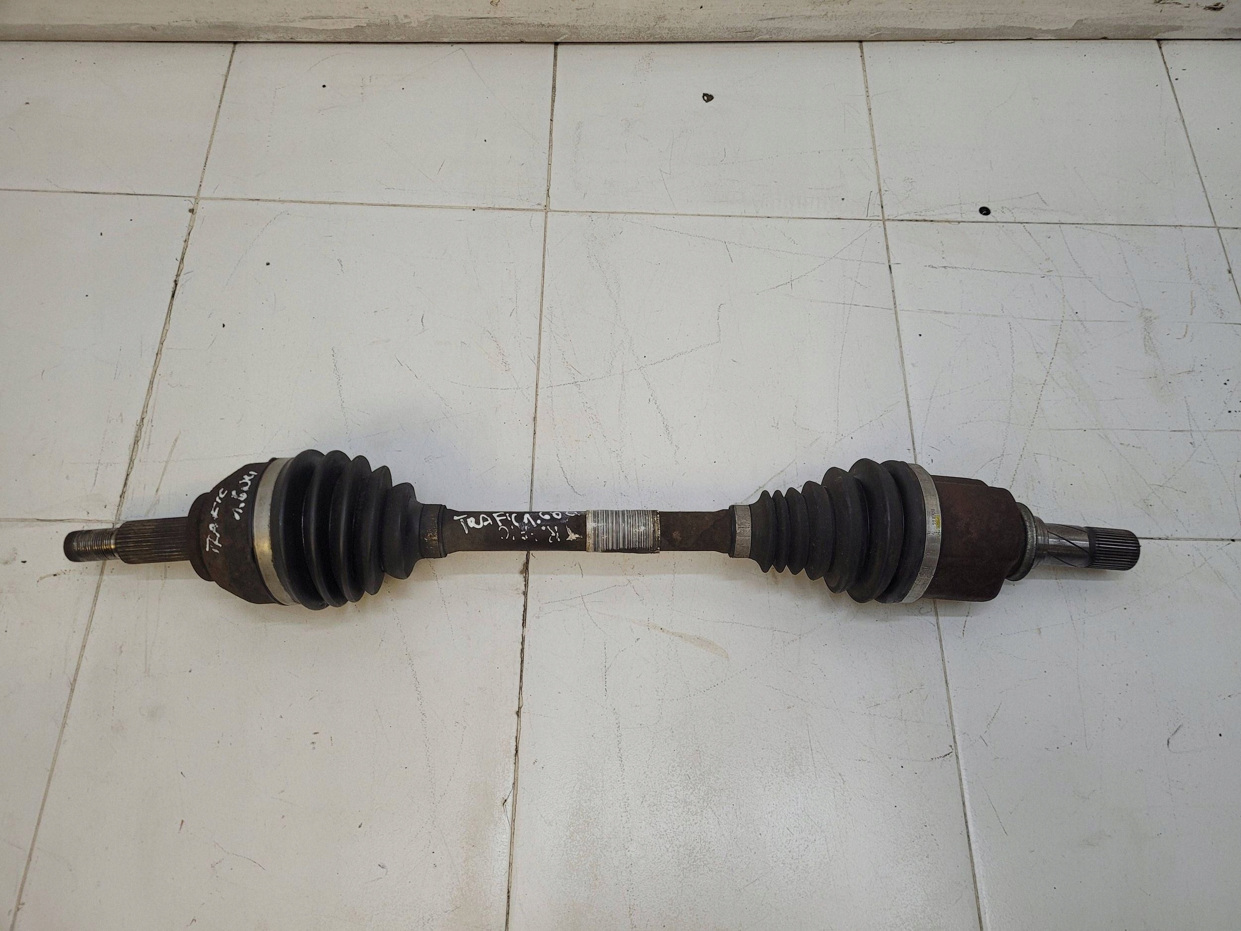 RENAULT TRAFIC III VIVARO B TALENTO 1.6 DCI semi-axis left front front 14R