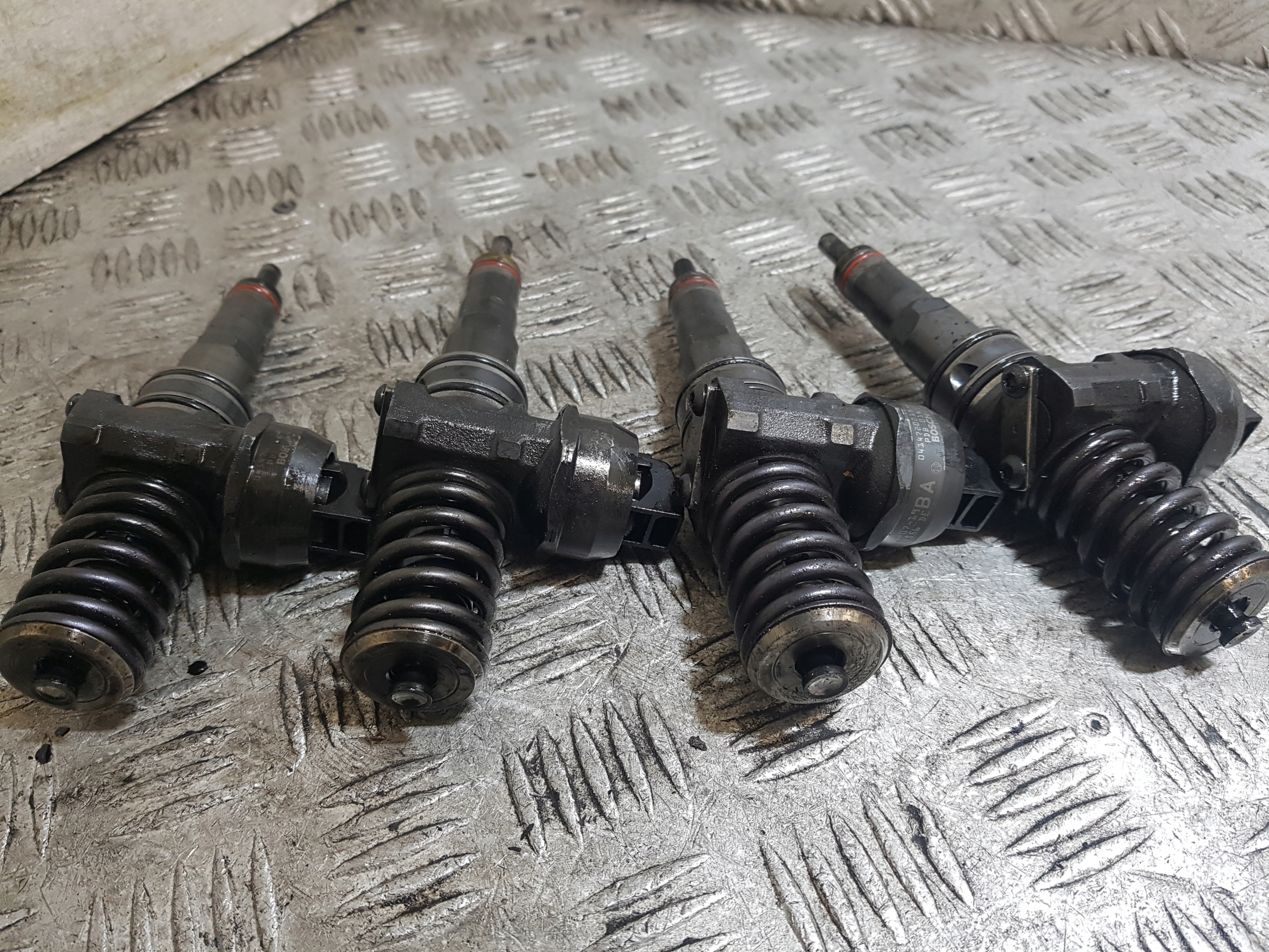 POMPOWTRYSKIWACZE KOMPLET VOLKSWAGEN GOLF 4 0414720215