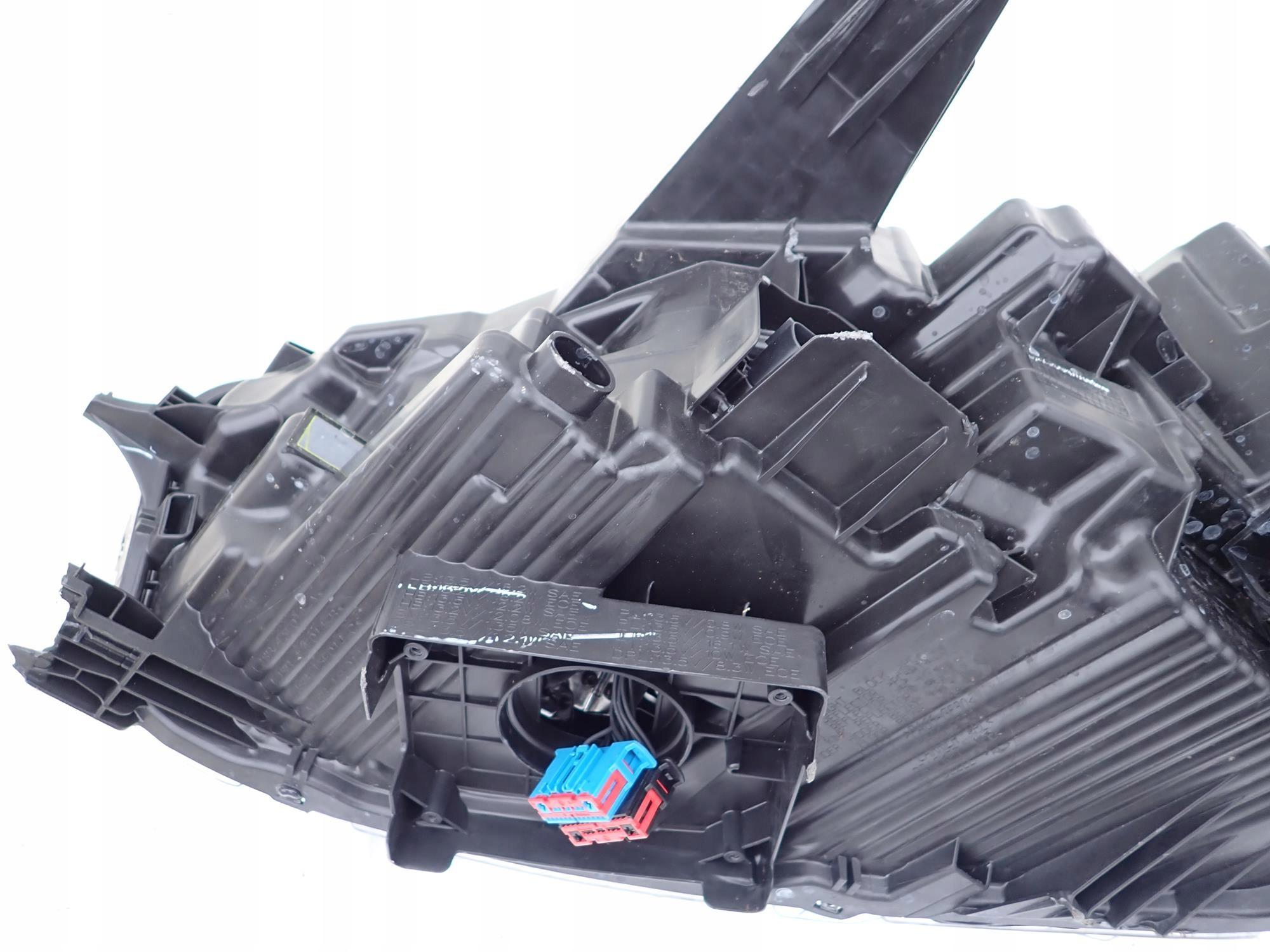 FORD MUSTANG MACH-E 20- light front front right