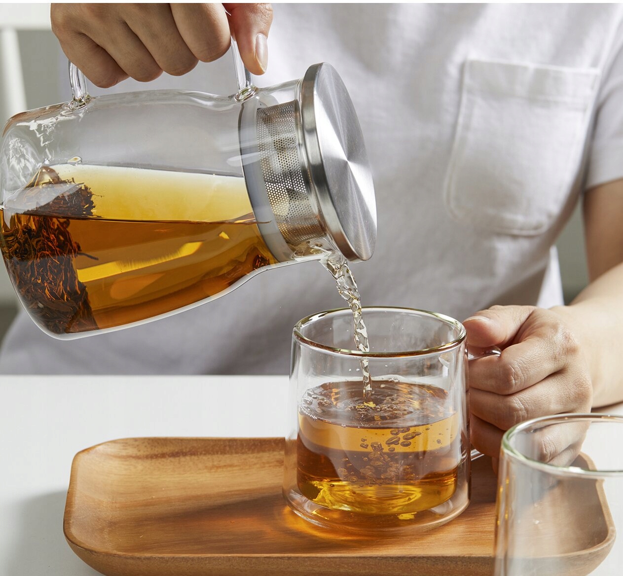 Dzbanek do herbaty ze szkła CnGlass z filtrem ze stali nierdzewnej. Pokrywka 800ml Pojemność 800 ml