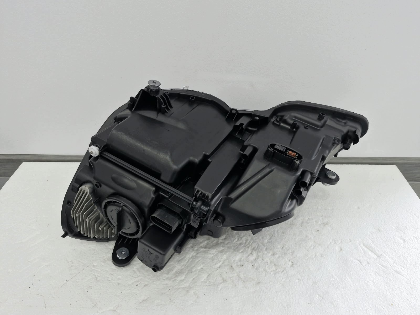 light right Mercedes E Klasa W212 Bi-Xenon positioning
