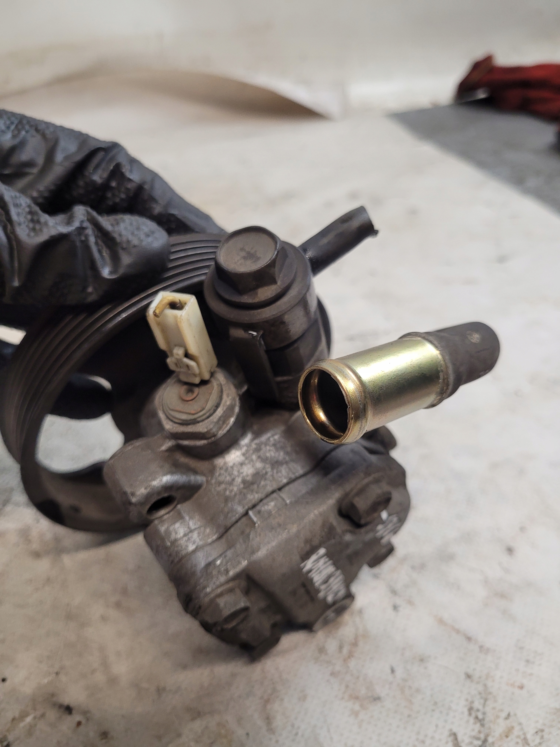 servo pump KYB MAZDA 3 III 1.6B