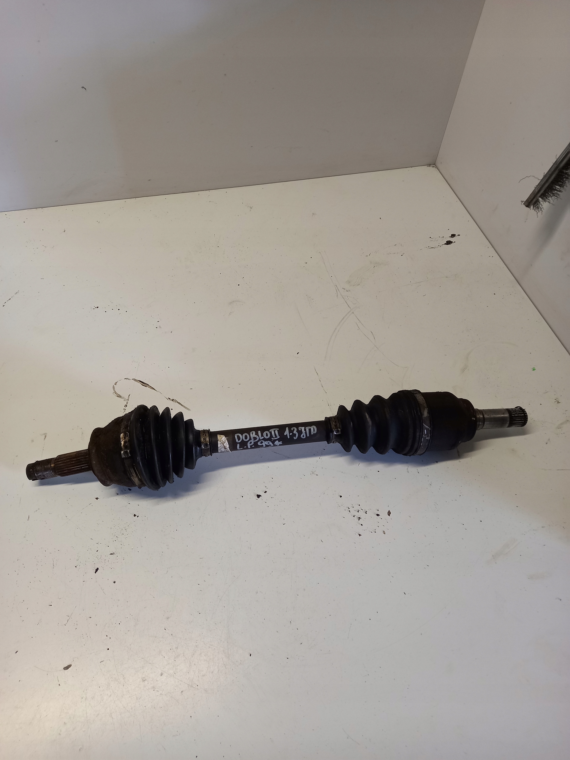 PÓŁOŚ PÓŁOŚKA PRZEDNIA LEWA PRZÓD LEWY FIAT DOBLO II 1.3 JTD