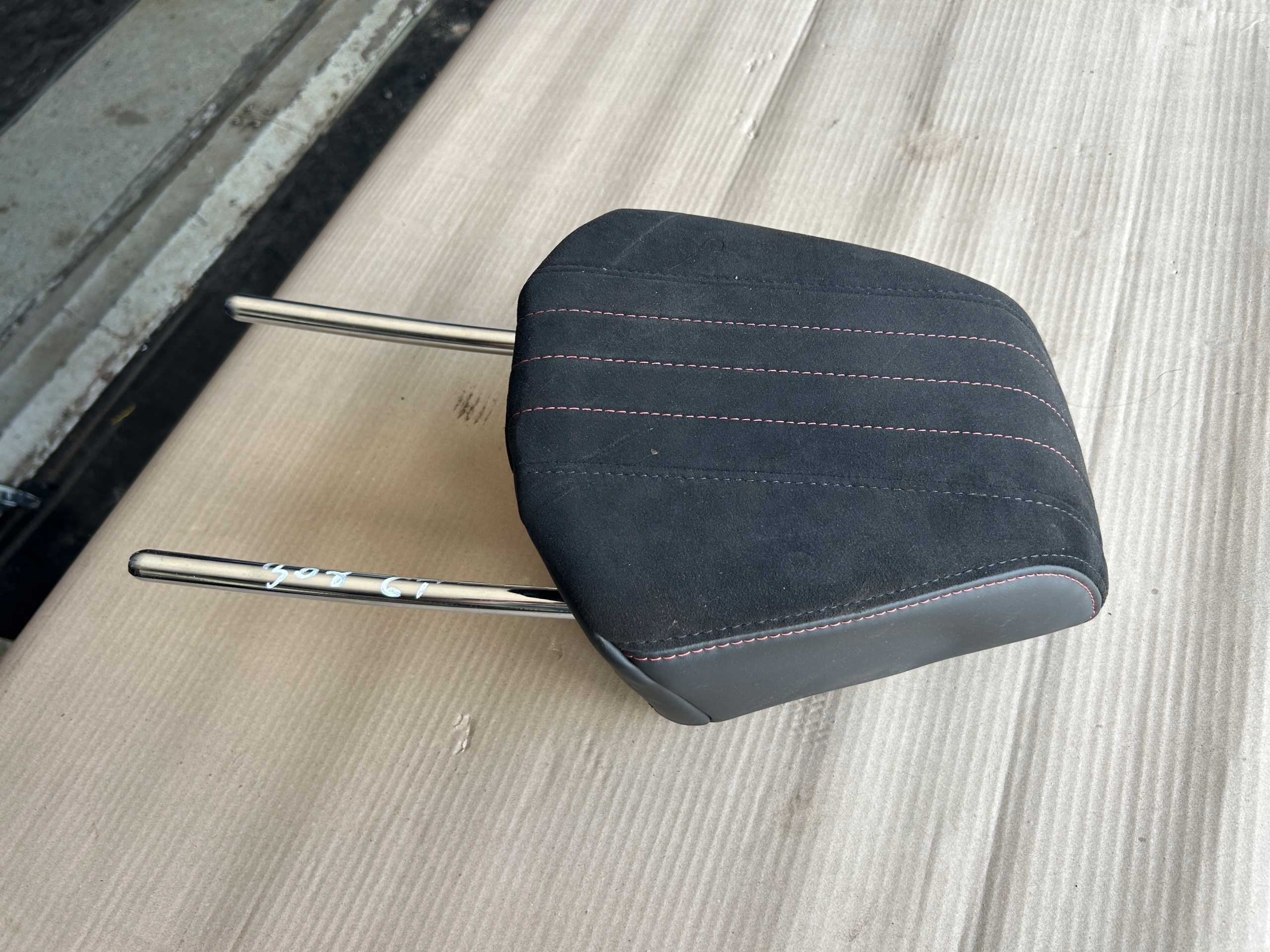 PEUGEOT 308 II GT T9 rest front ALCANTARA
