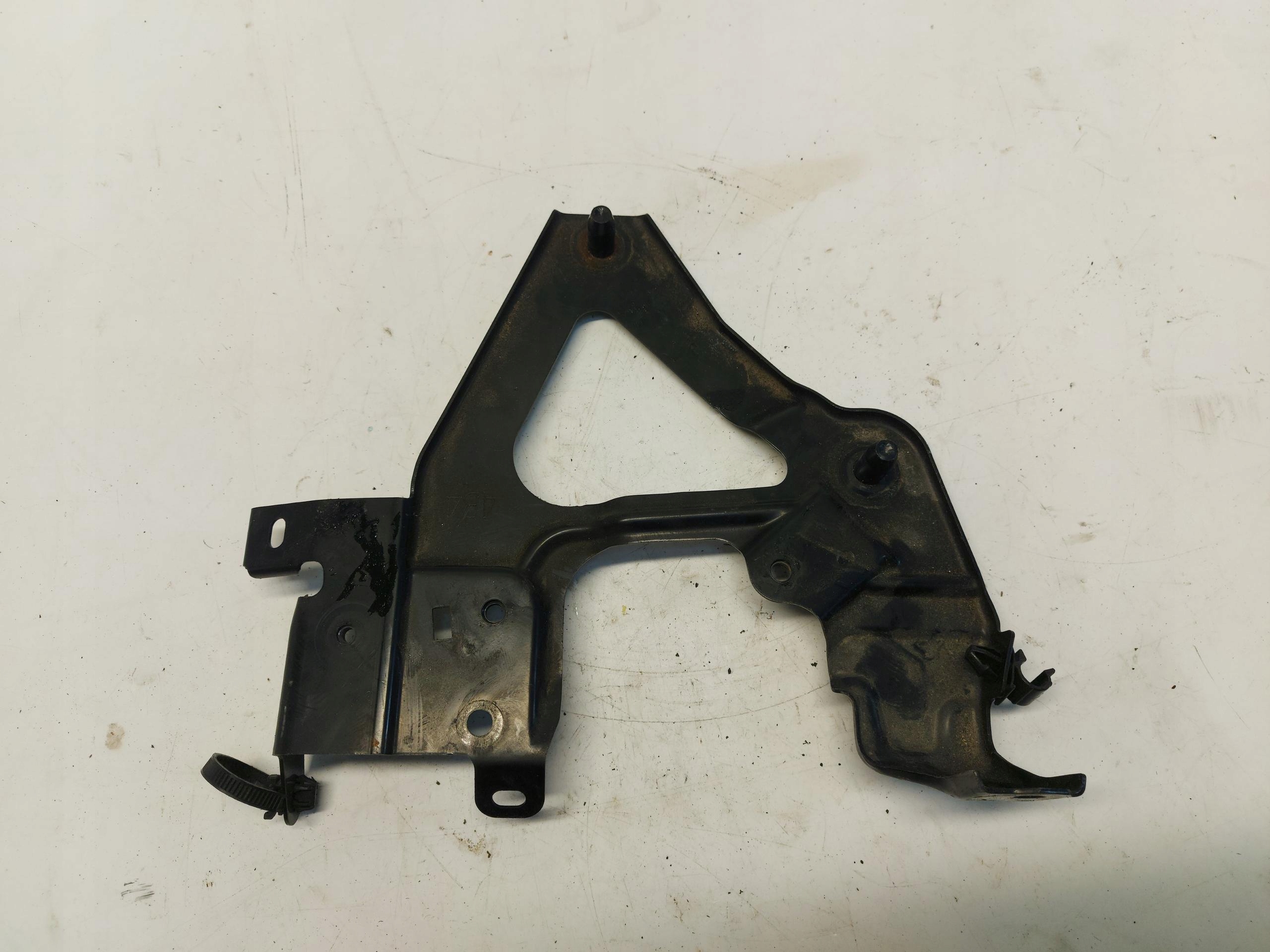 MITSUBISHI ECLIPSE CROSS console of a filter, air