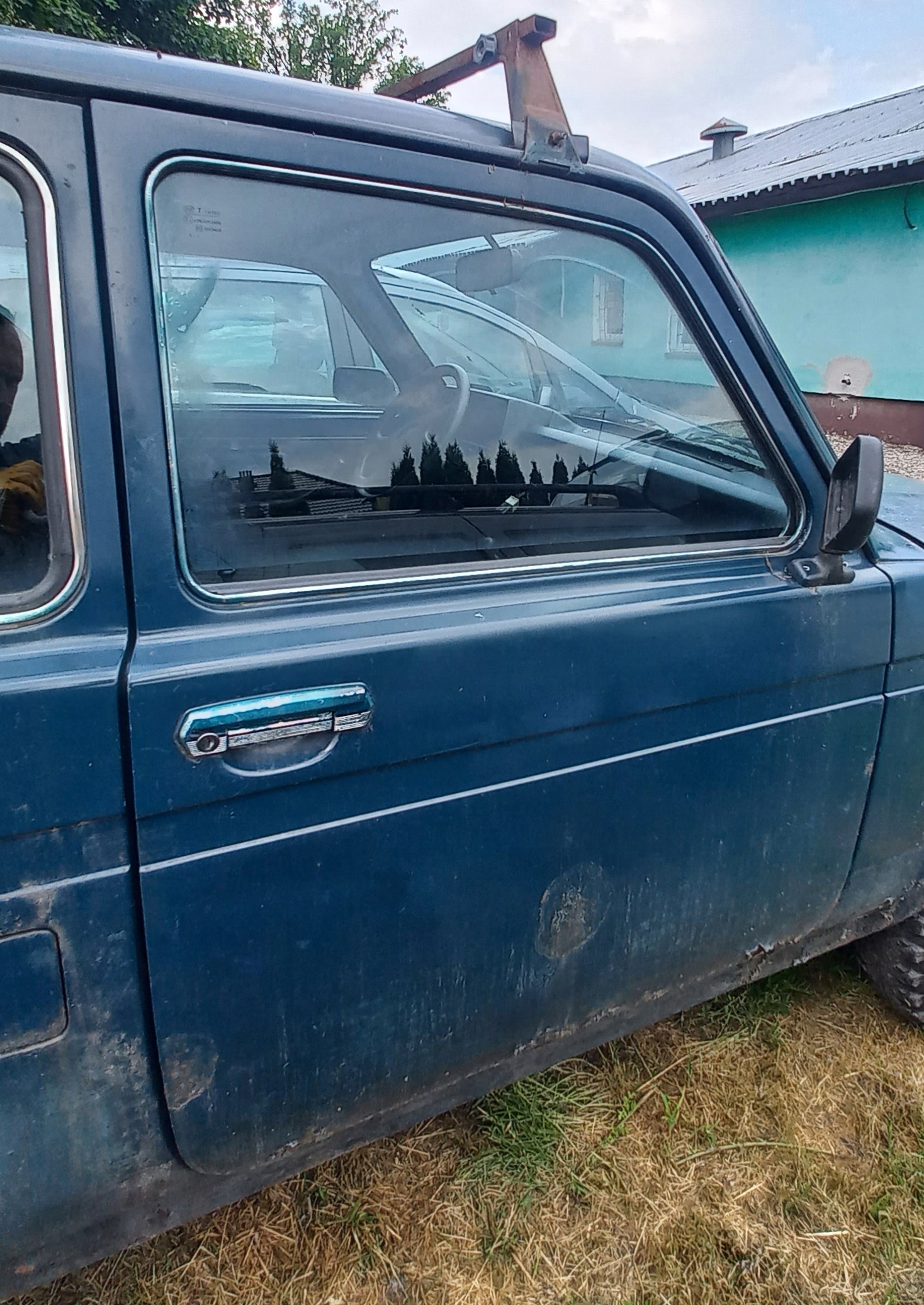 DRZWI PRZEDNIE LEWE LADA NIVA II 1995