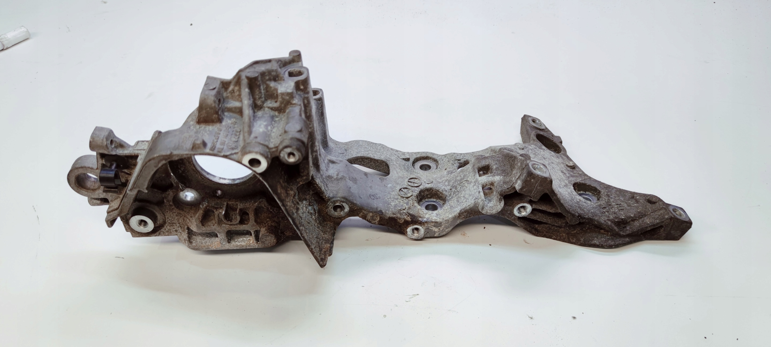 Stütze ALTERNATORA Halter AUDI A4 B9 A5 A6 04L903143D