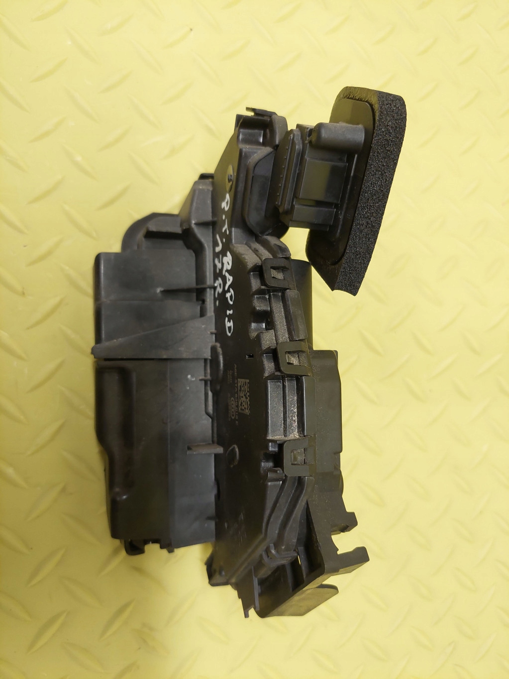 SKODA RAPID II lock door right rear part 5TA839016E