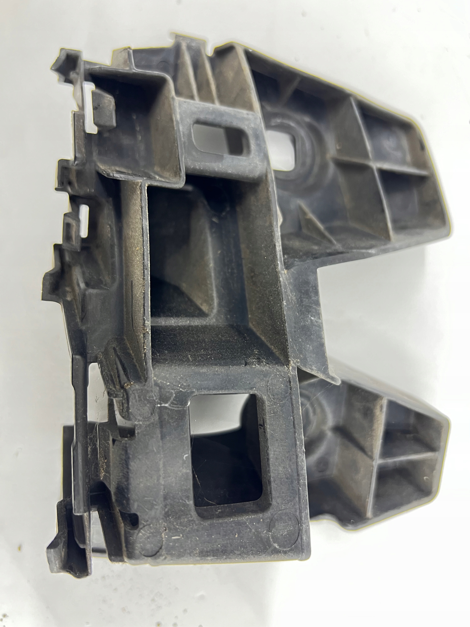 bumper bracket right rear part PASSAT B8 KOMBI 3G9807484
