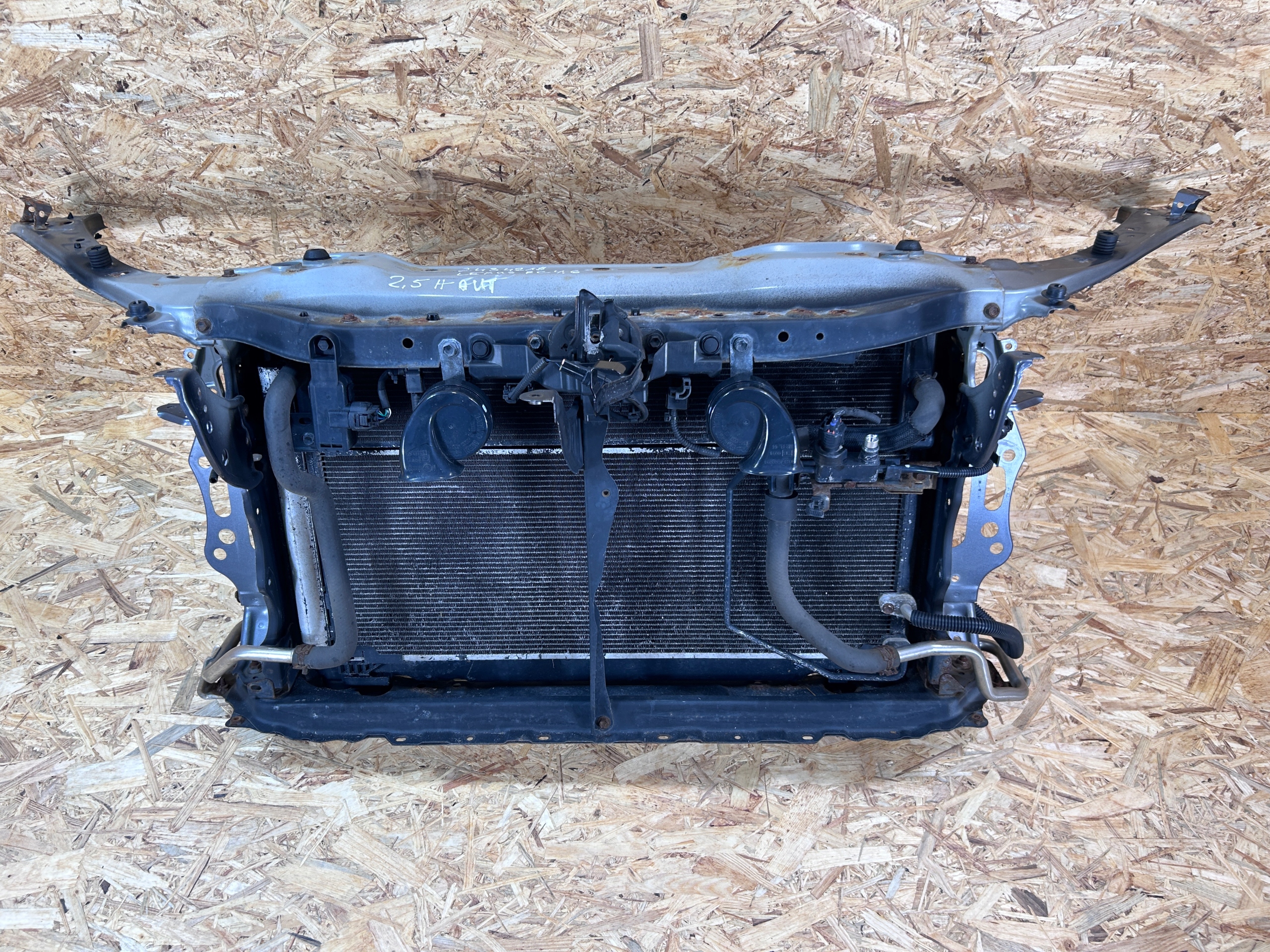 PAS PRZEDNI WZMOCNIENIE CHŁODNICE LEXUS RC 2.5 HYBRYDA 2014-