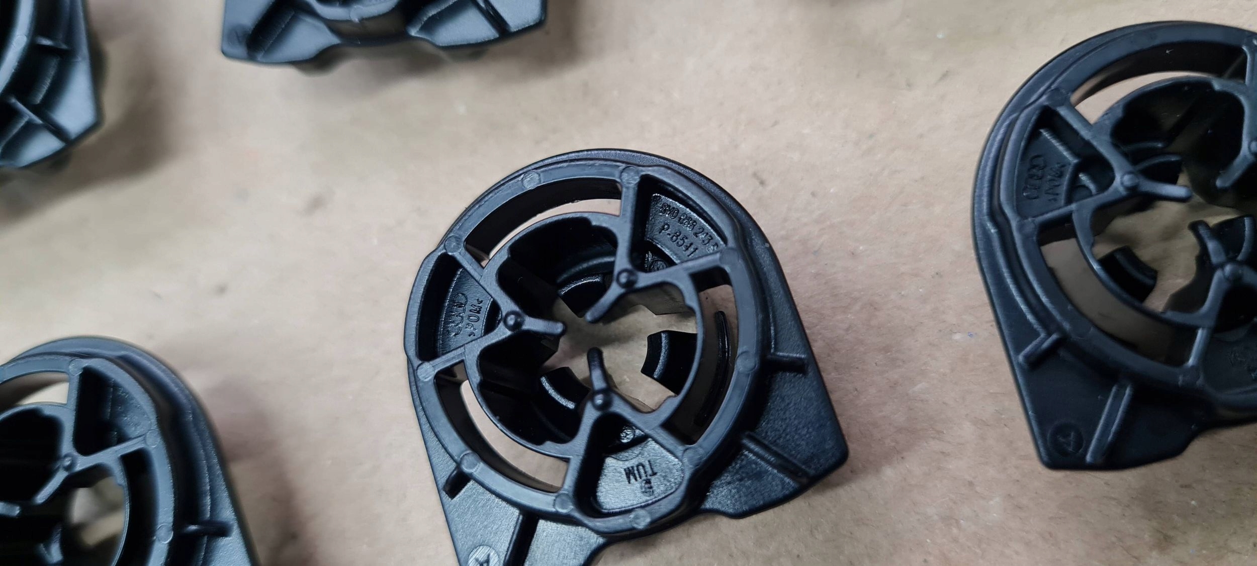 A6 C8 4K S6 защелки обивка 8V0868243B A7 Q7 Q8