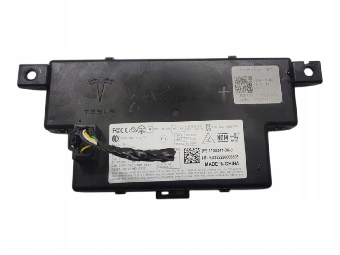 module control unit central of a lock TESLA MODEL 3 2017-2023 1100241-00-J