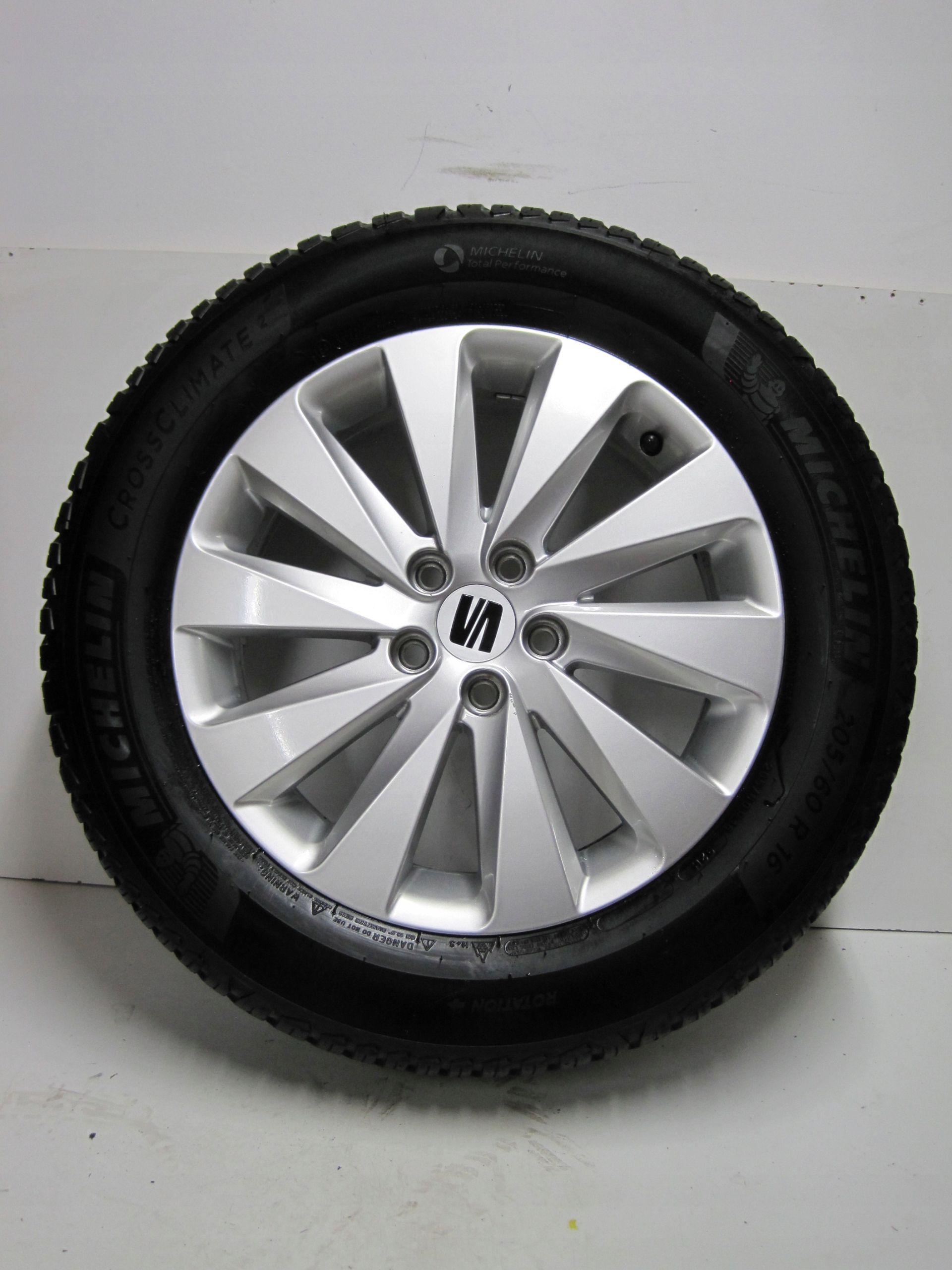 wheels discs tyres SEAT ARONA R16 6F9 M+S 5MM