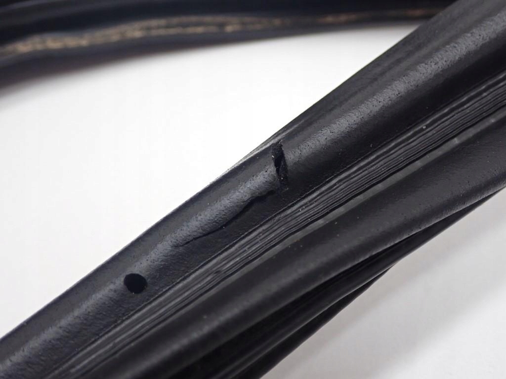 USZCZELKA KLAPY TYŁ BAGAŻNIKA CITROEN C4 AIRCROSS 13R Typ samochodu 4x4/SUV Samochody osobowe