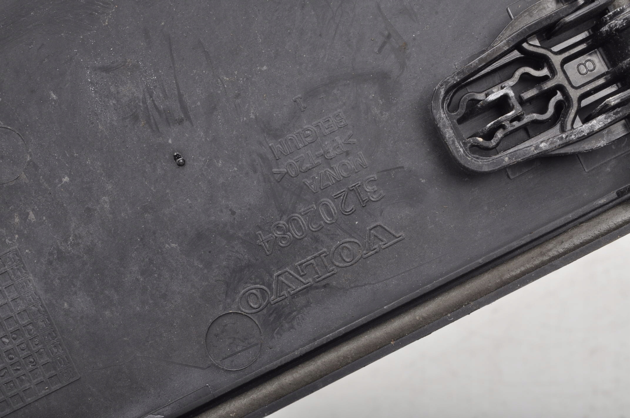 VOLVO S60 II V60 POKRYWA DEKIEL AKUMULATORA 31202084 Typ samochodu Samochody osobowe