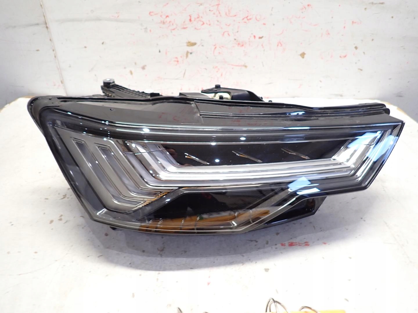 light front front right AUDI A6 C8 2018- FULL LED MATRIX 4K0941036