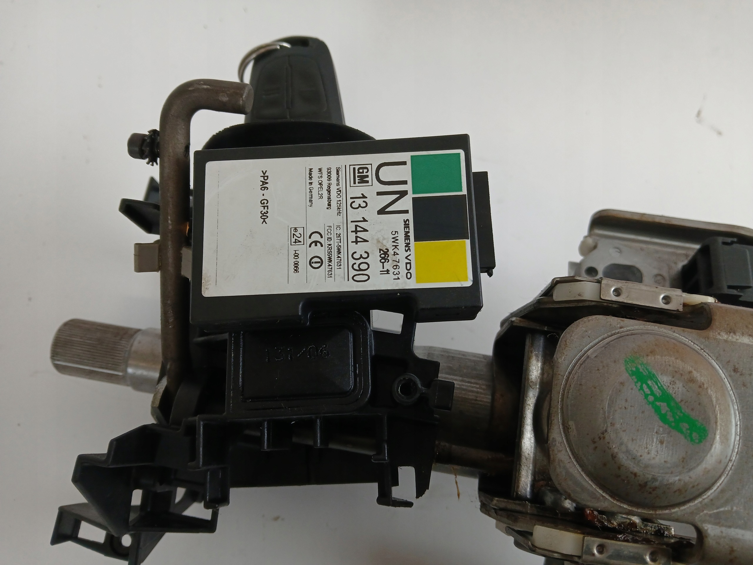 OPEL MERIVA A steering wheel rod control 13153554
