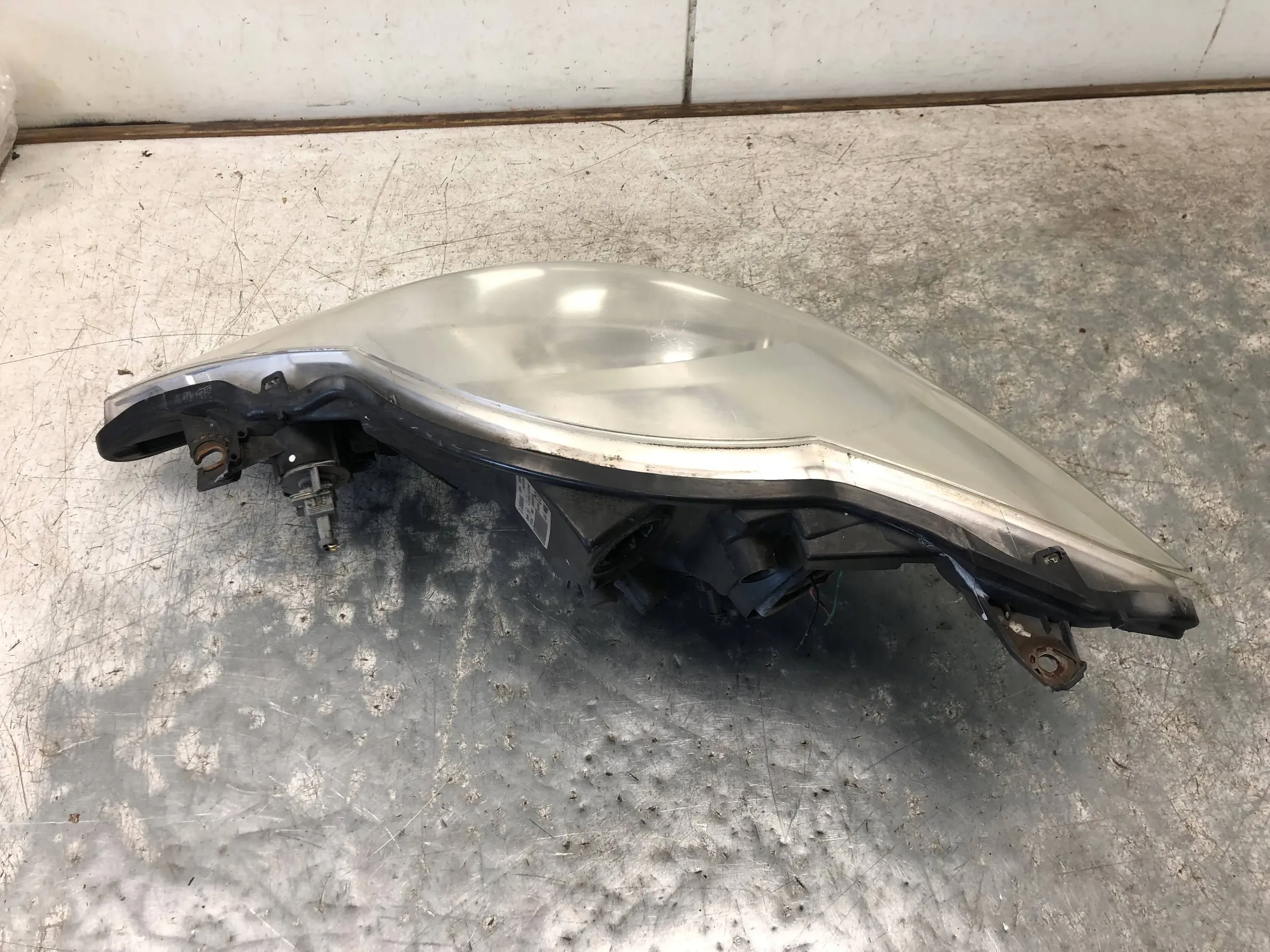 light right front PEUGEOT 107 81110-0H030