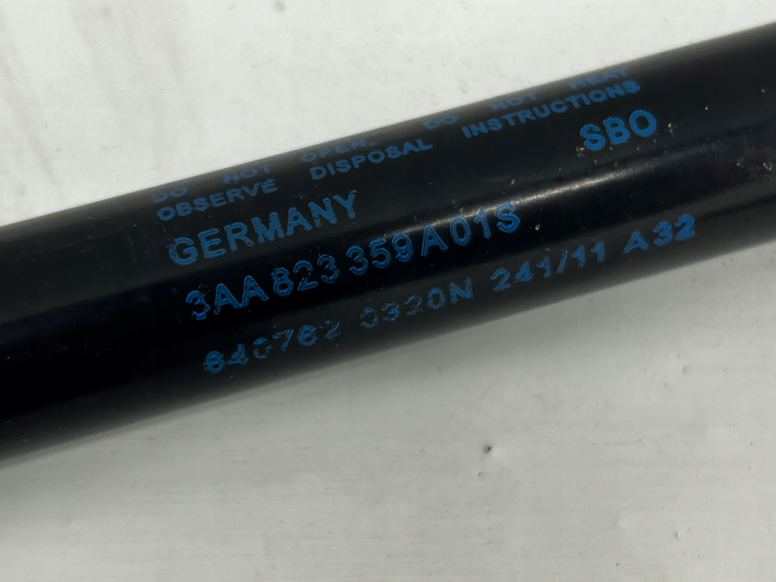 damper bonnets VW PASSAT B7 3AA823359A