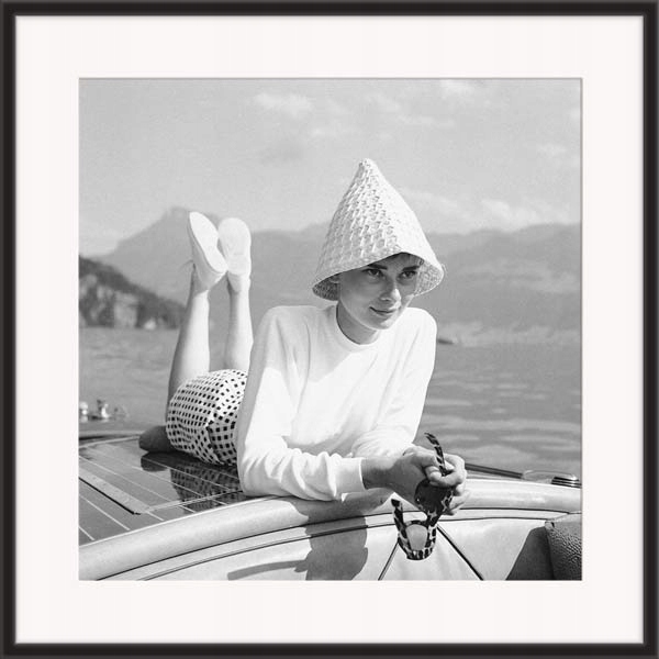 Obraz Audrey Hepburn na łodzi Foto 30x30 Art Lue (DA254) • Cena, Opinie •  Obrazki i obrazy 9168549394 • Allegro