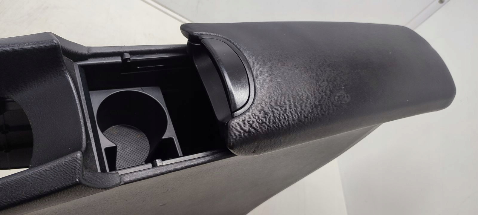 bracciolo tunel Toyota Avensis T27