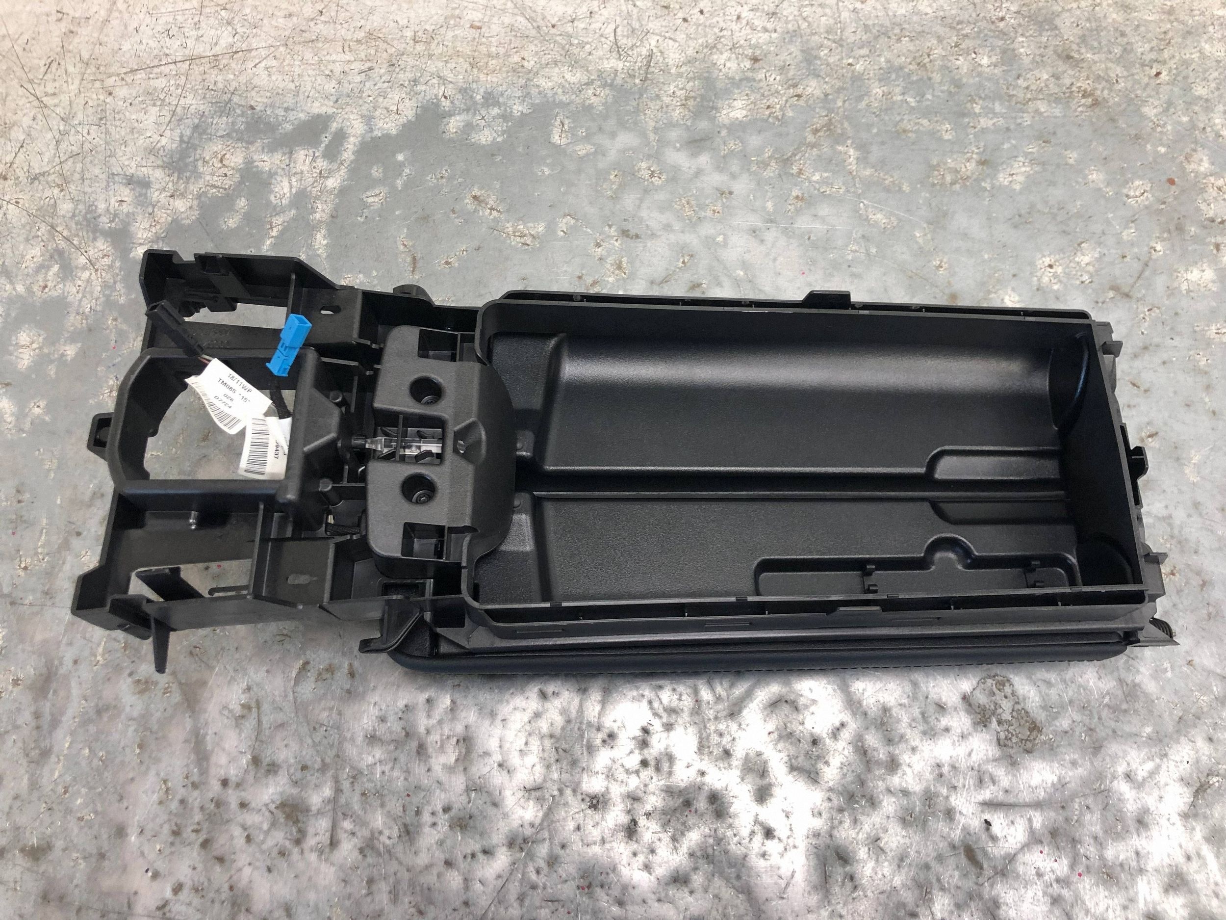 armrest TUNELU leather MERCEDES W212 0005746037